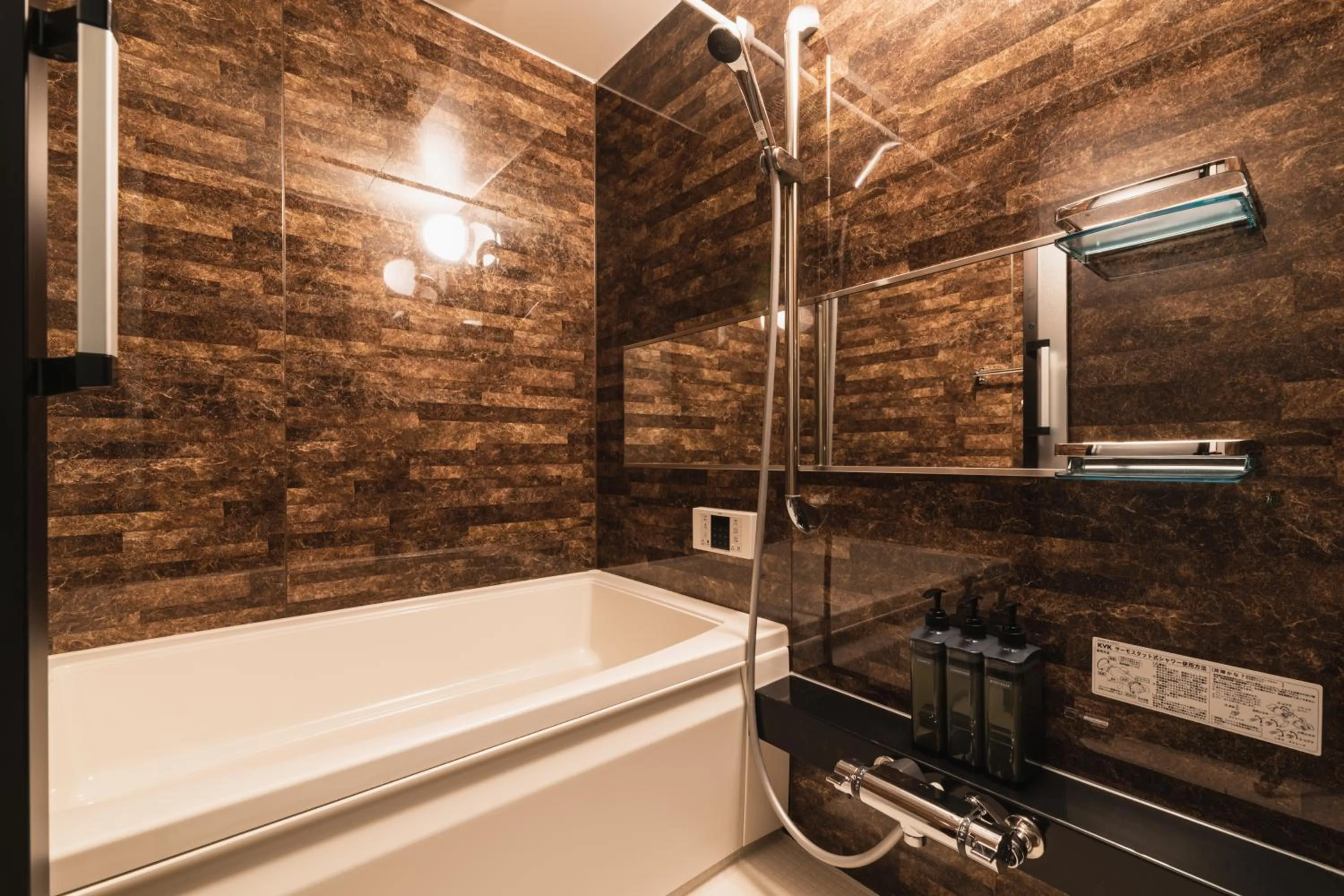 Shower in GRAND BASE Beppu Ekihigashi