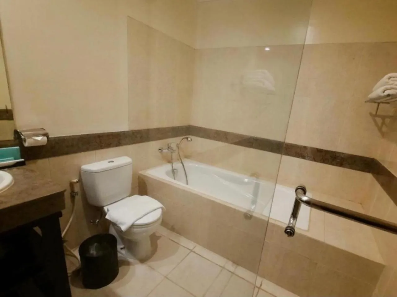 Toilet in The Bellezza Suites by Nemuru