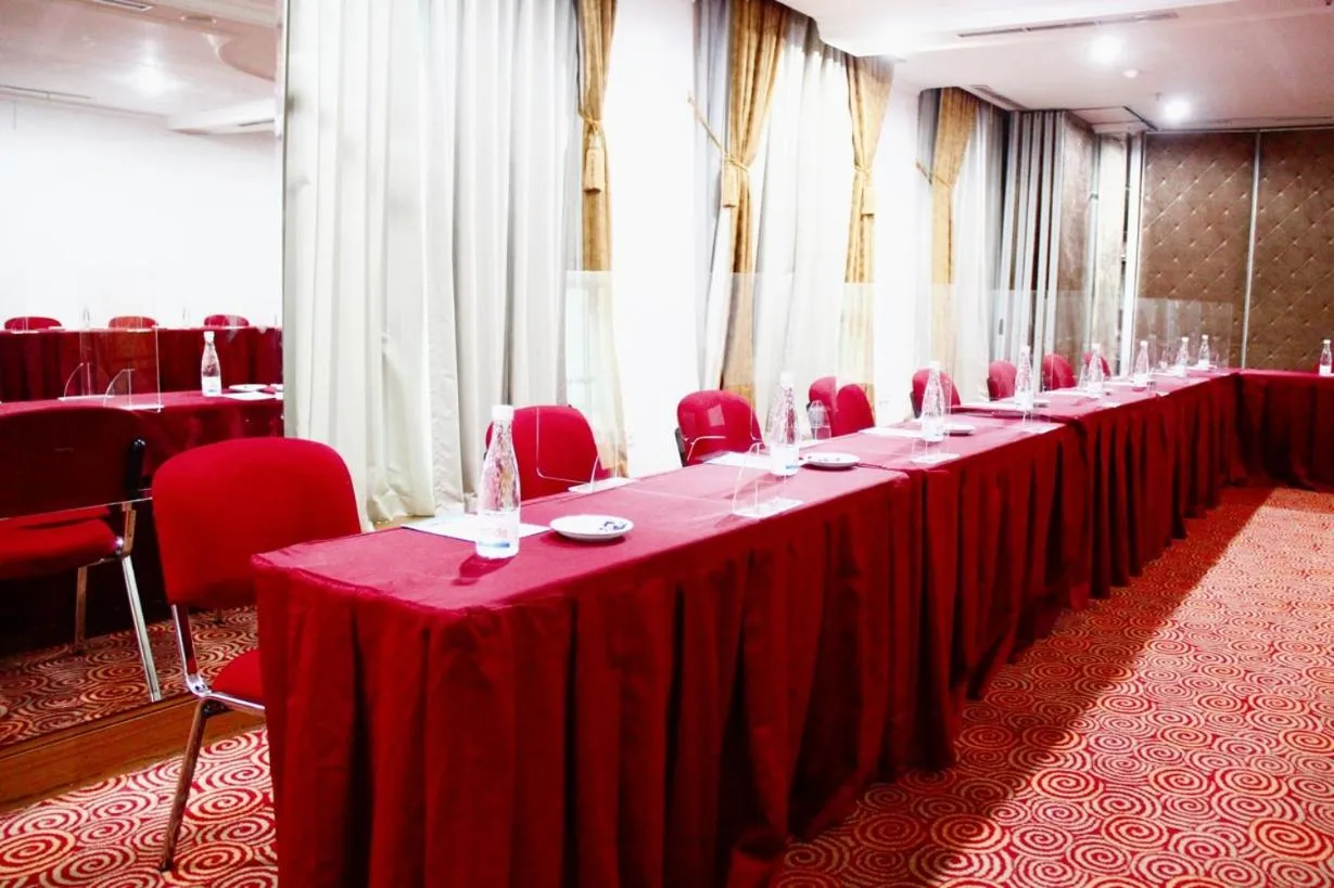 Meeting/conference room in The Bellezza Suites by Nemuru