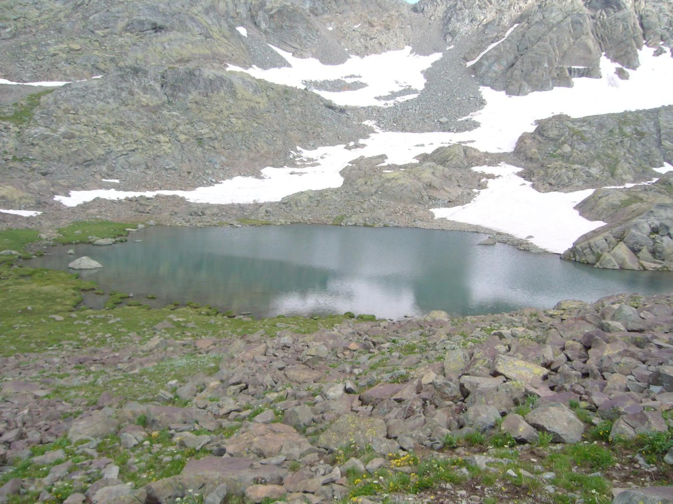 Area and facilities in Yedigoller Hotel & Restaurant