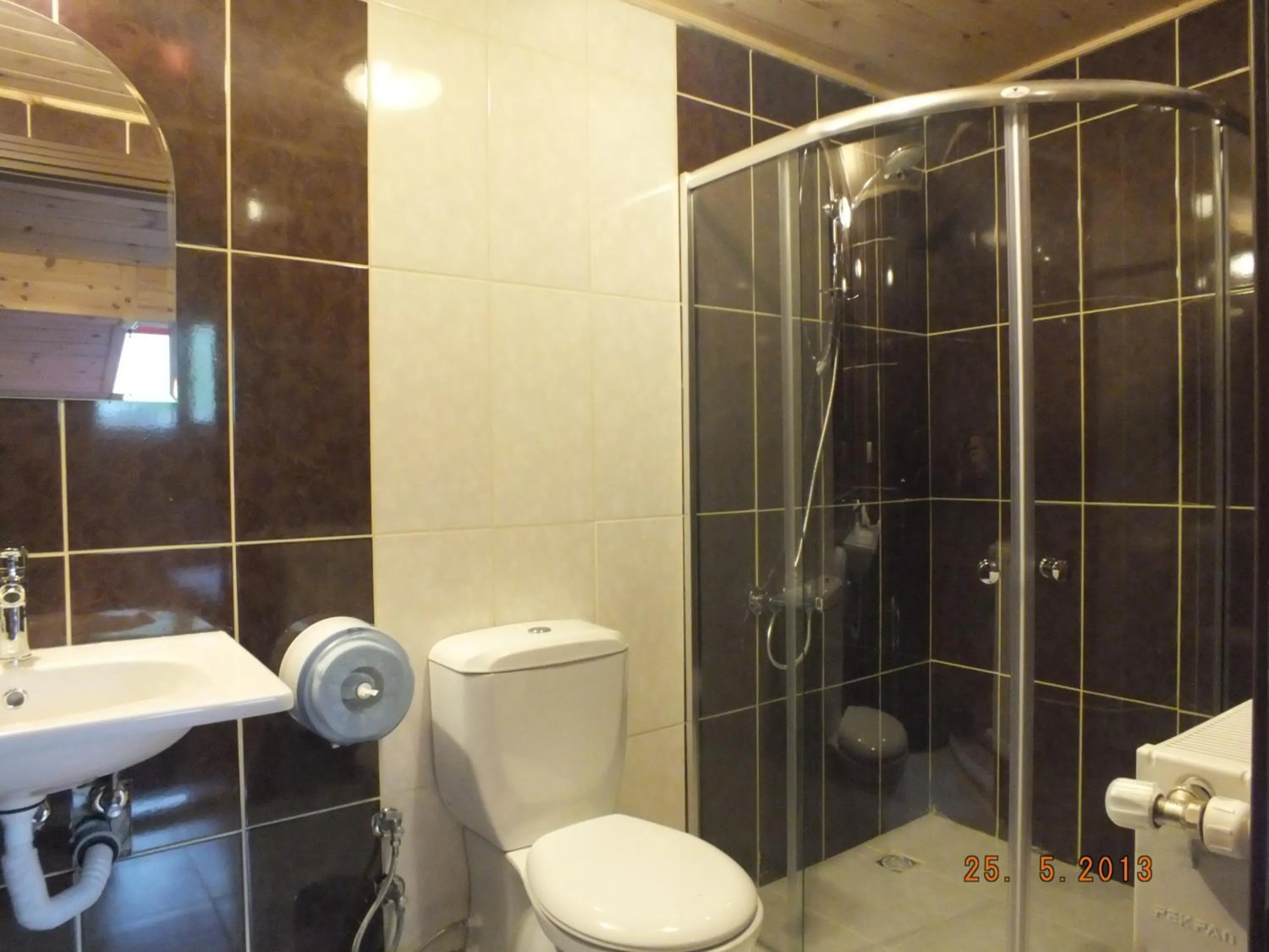 Budget Double Room in Yedigoller Hotel & Restaurant