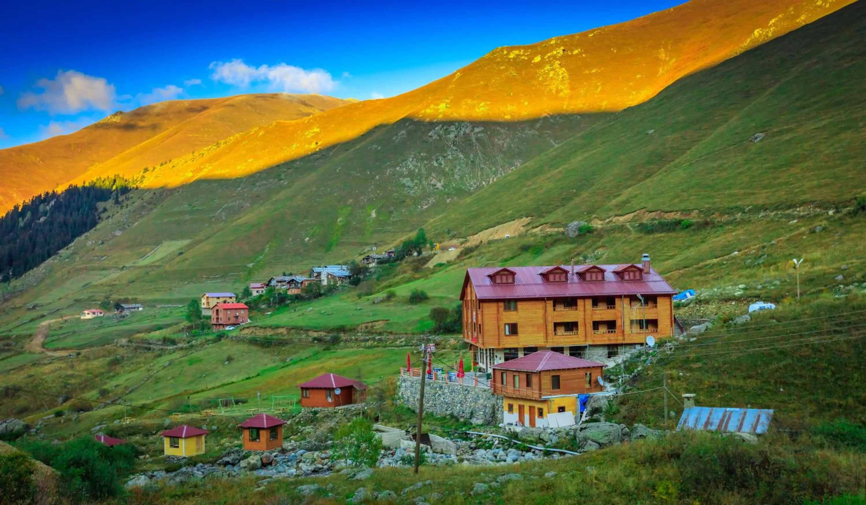 Property building in Yedigoller Hotel & Restaurant