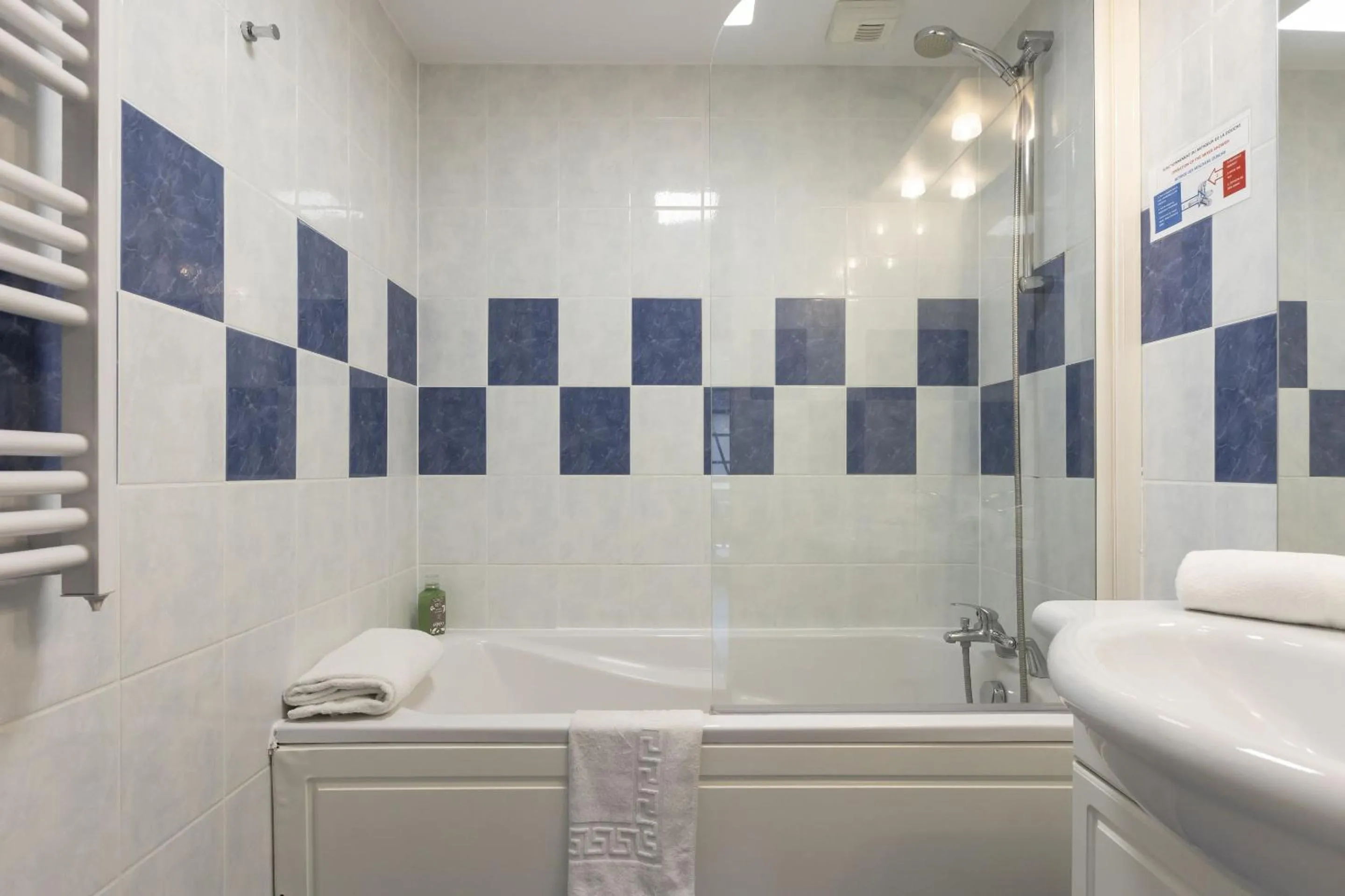 Bathroom in Résidence Odalys Le Domaine des Rois