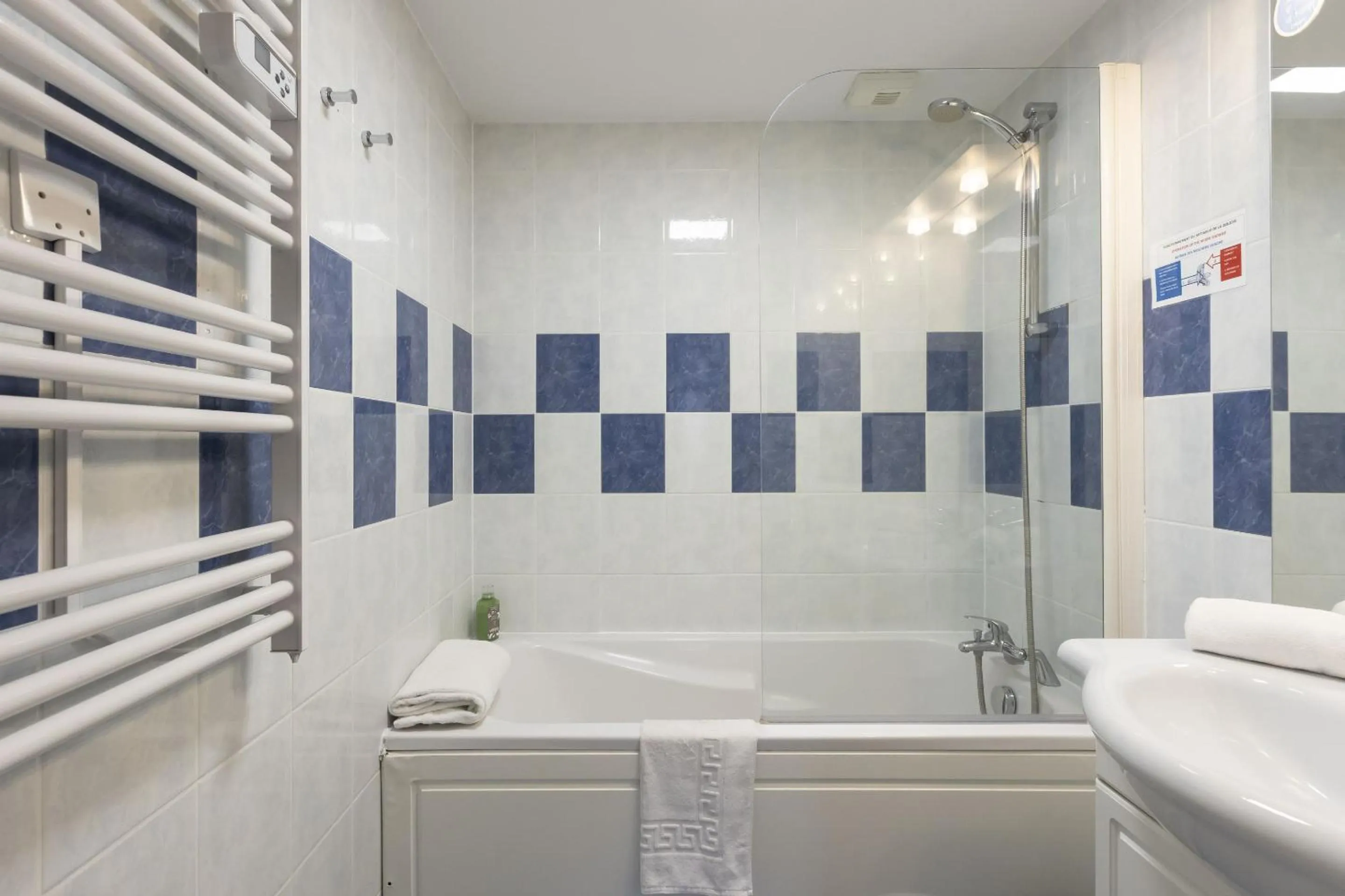 Bathroom in Résidence Odalys Le Domaine des Rois