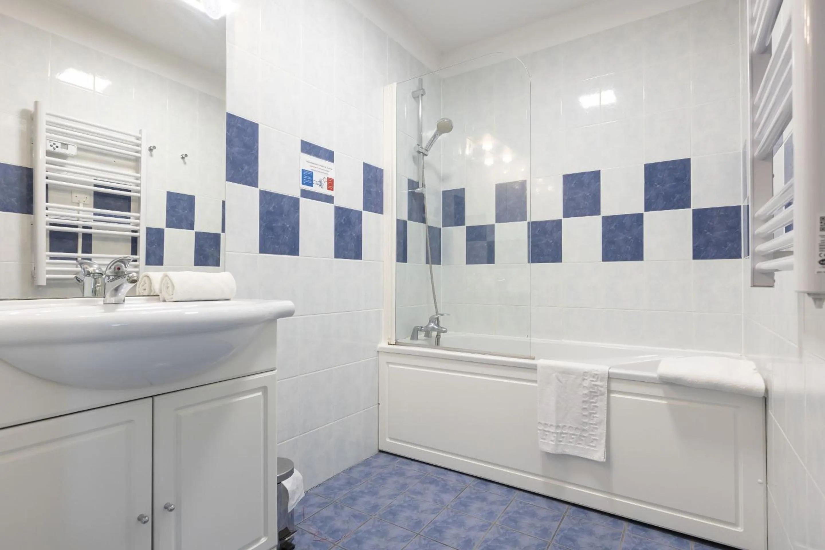 Bathroom in Résidence Odalys Le Domaine des Rois