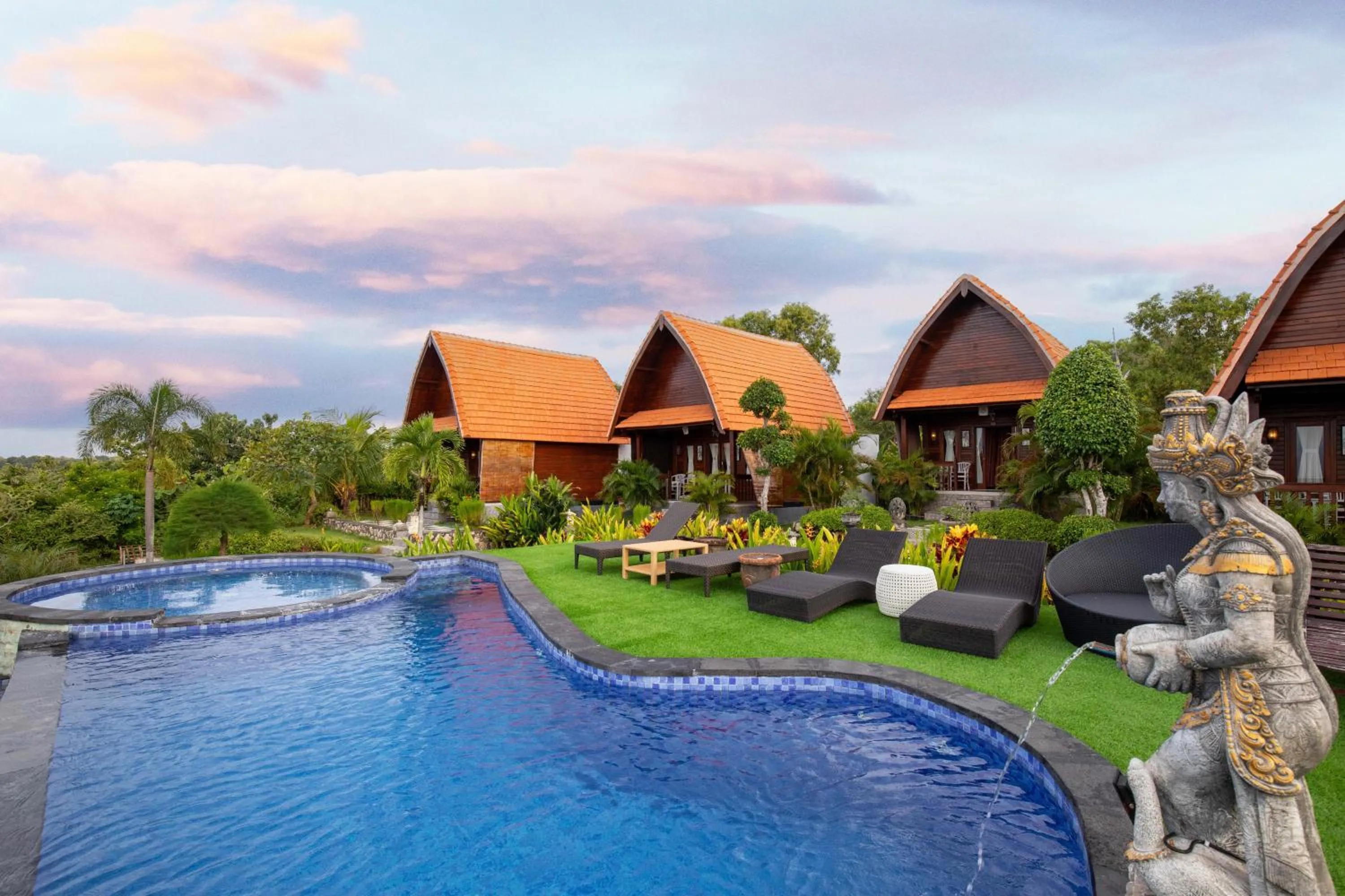 Swimming pool in Reynten Hill