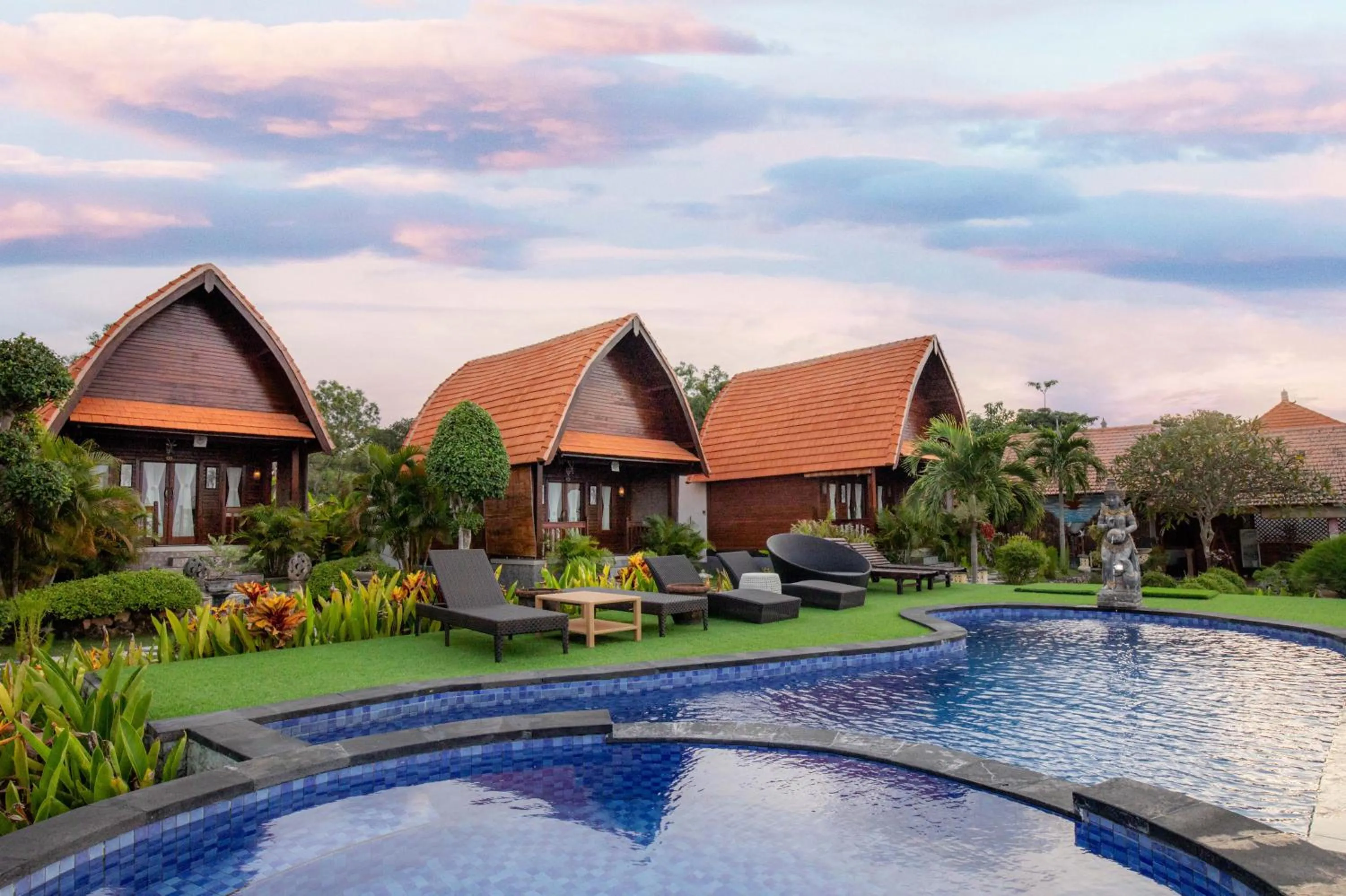 Swimming pool in Reynten Hill