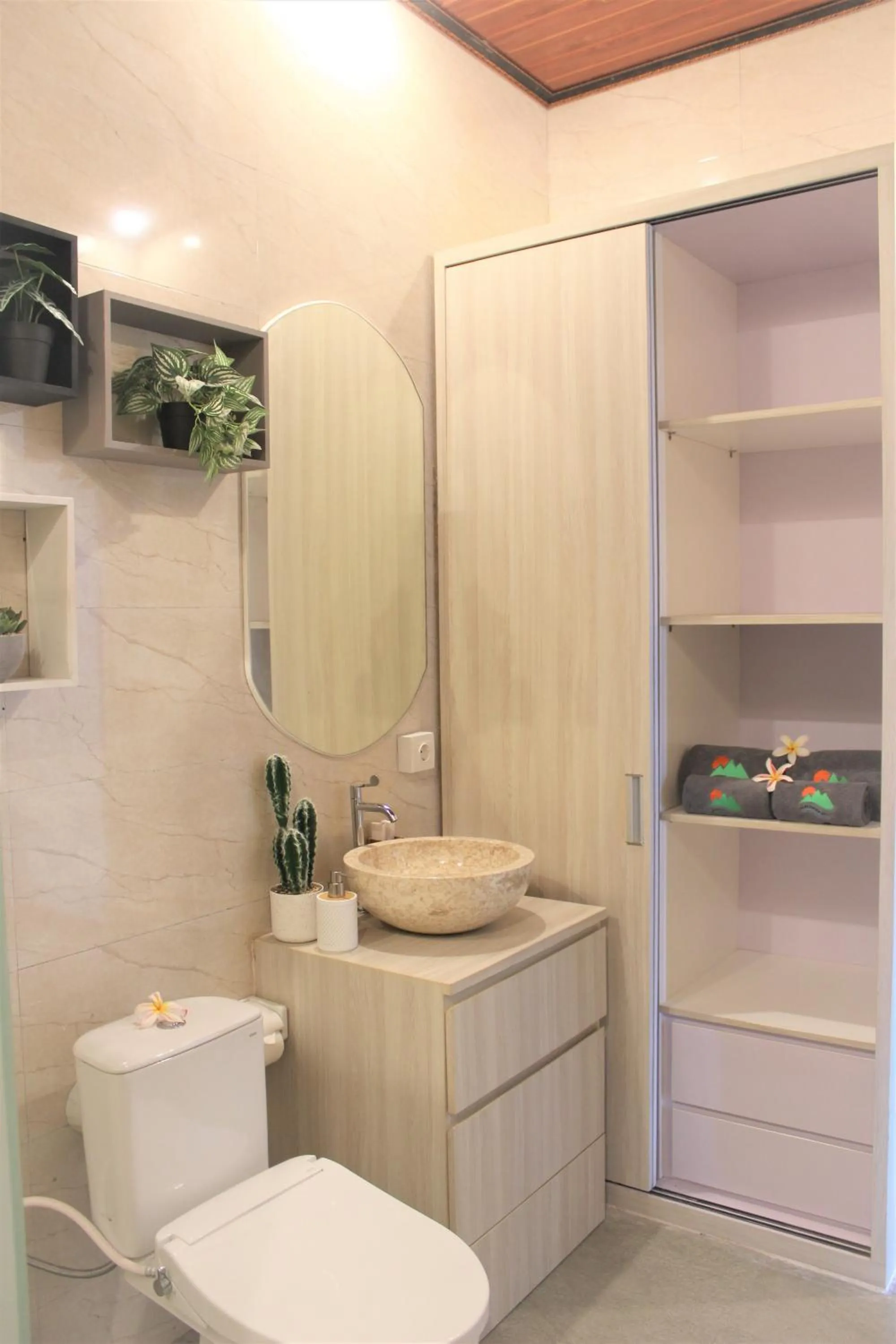 Toilet in Reynten Hill