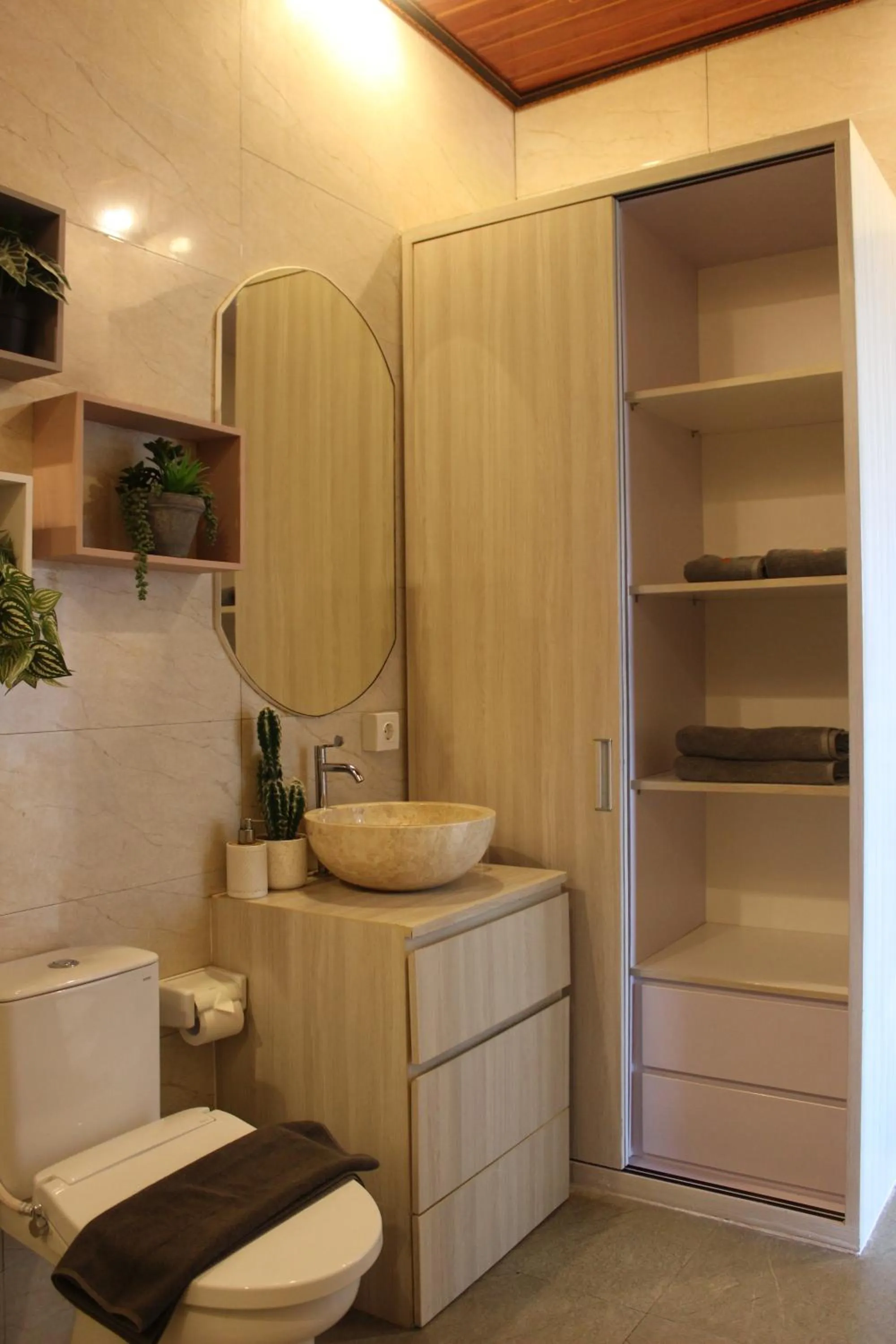 Toilet in Reynten Hill