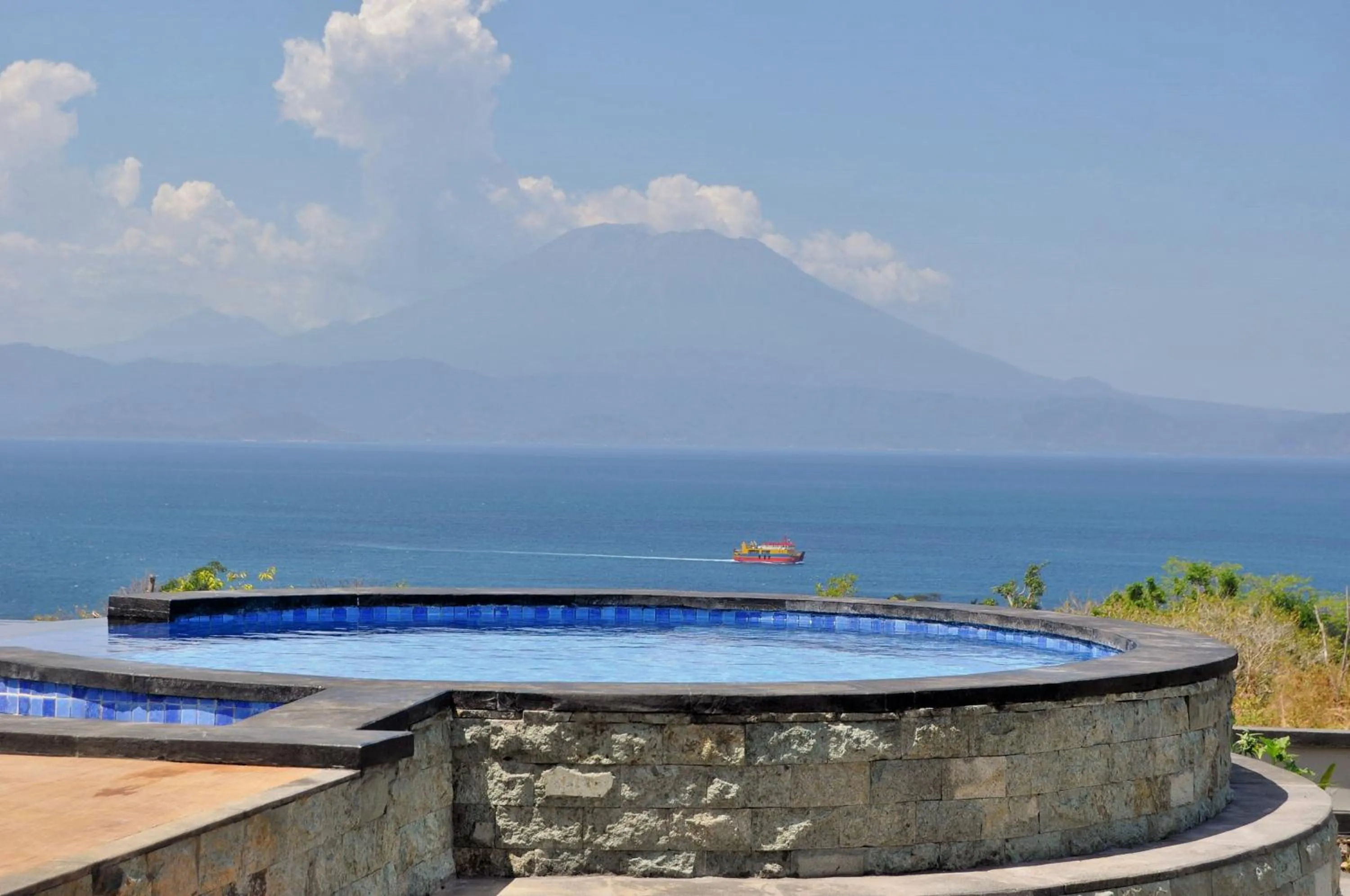 Garden view in Reynten Hill
