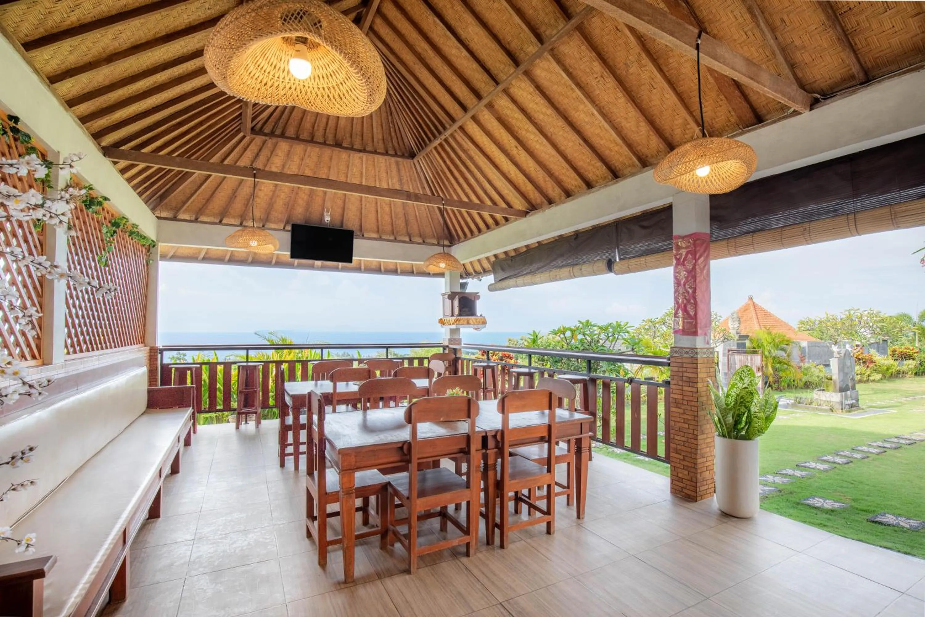 Restaurant/places to eat in Reynten Hill