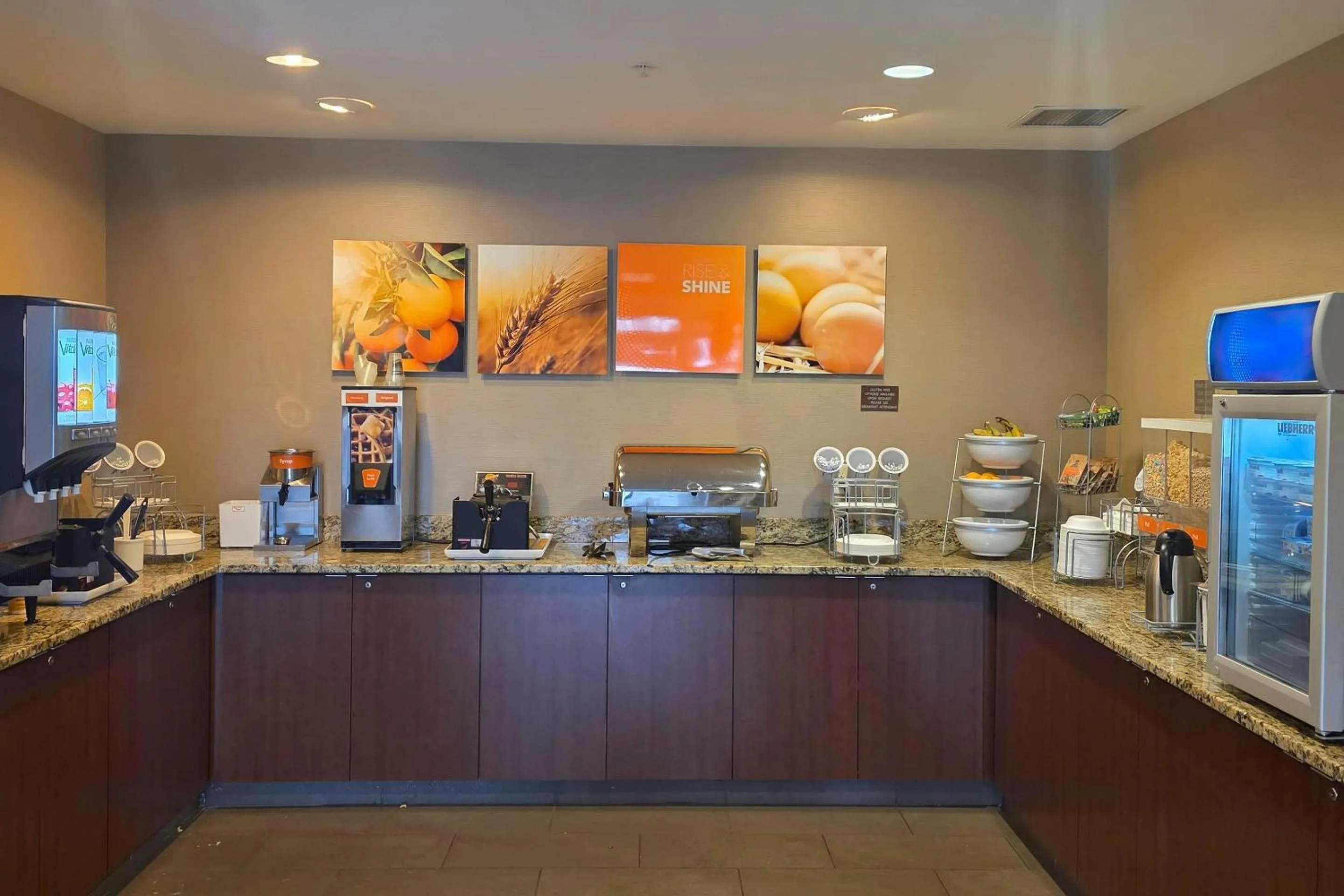 Breakfast in Comfort Suites Fargo Medical Center