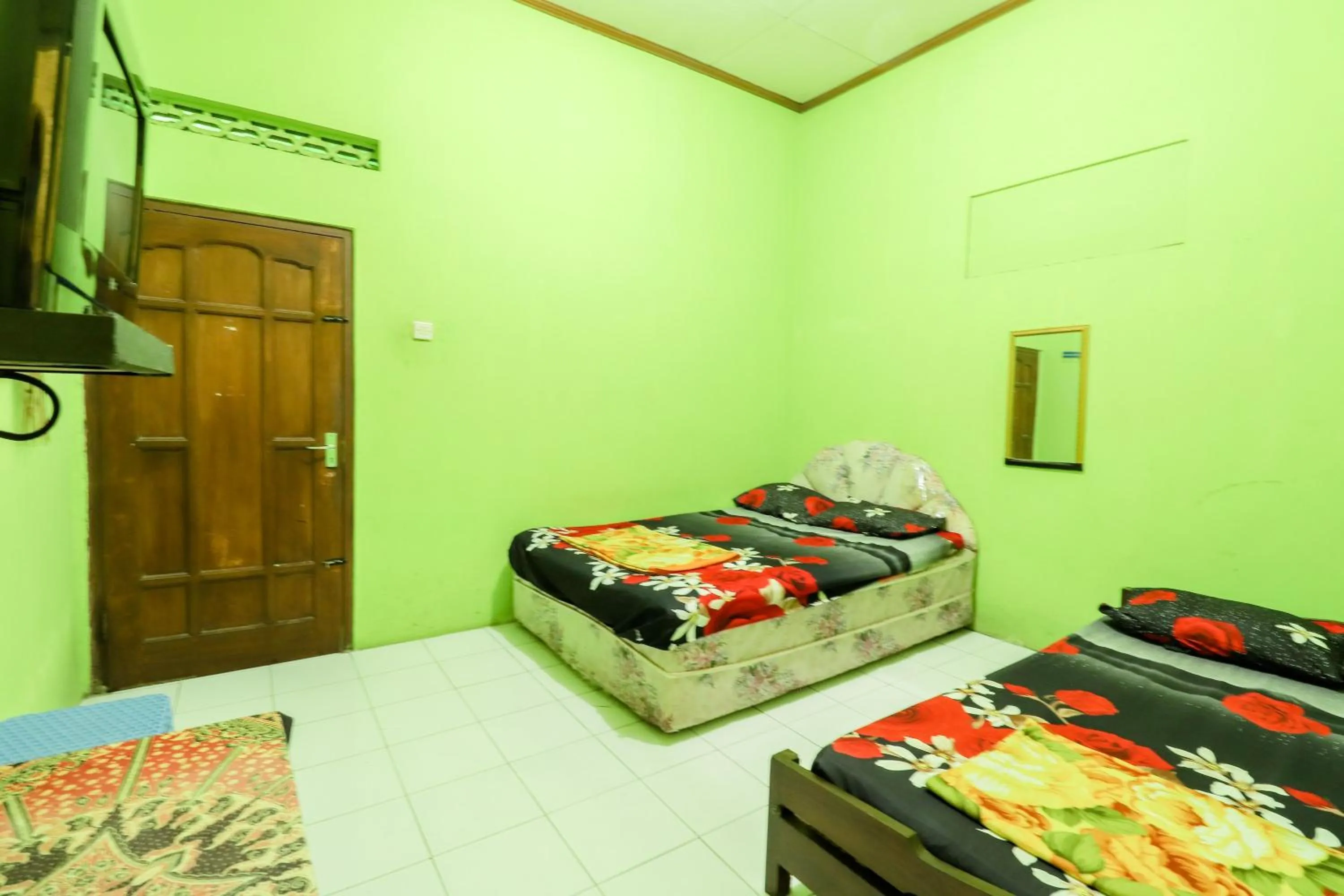 Photo of the whole room, Bed in Penginapan Roro Mendut Syariah