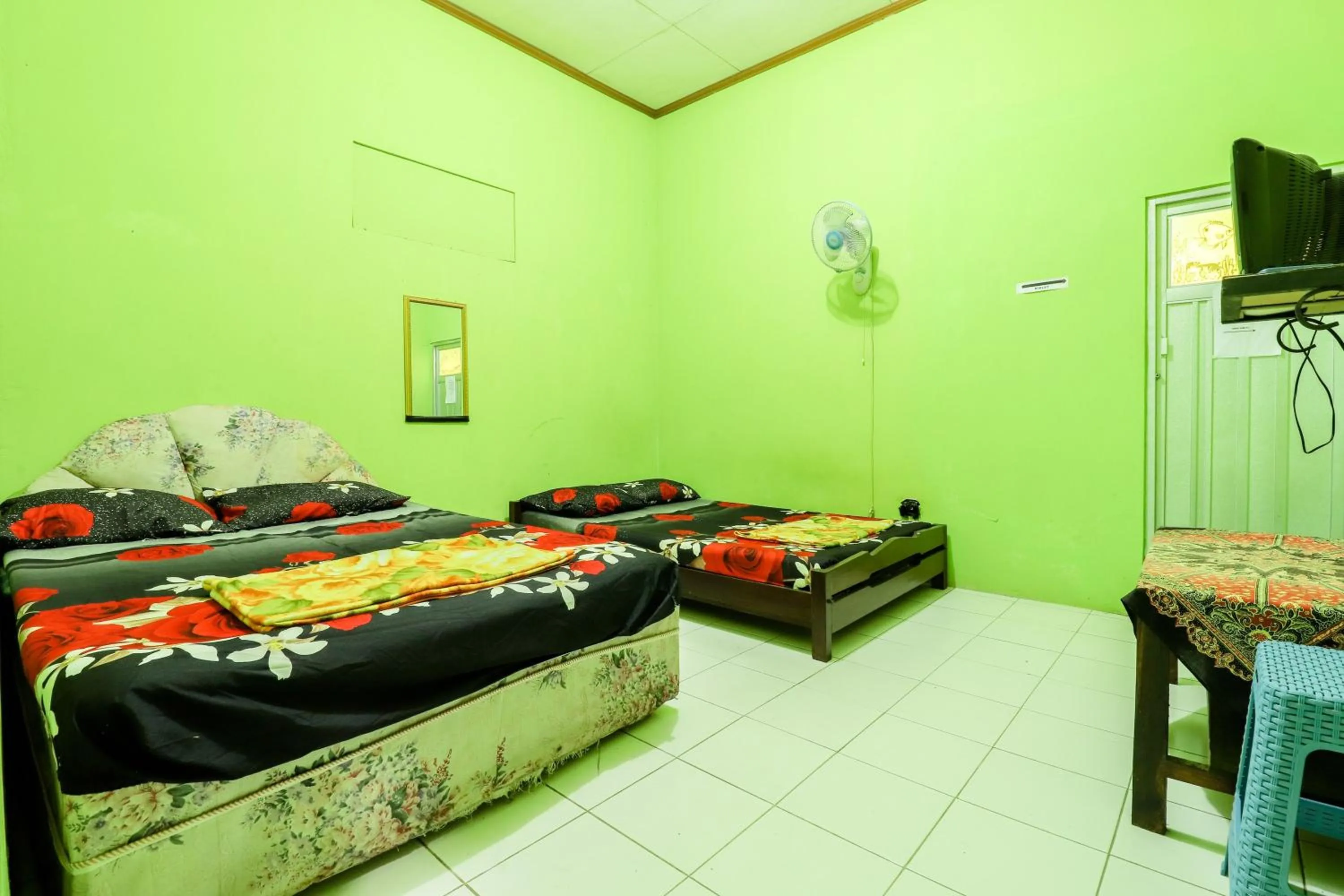 Photo of the whole room, Bed in Penginapan Roro Mendut Syariah