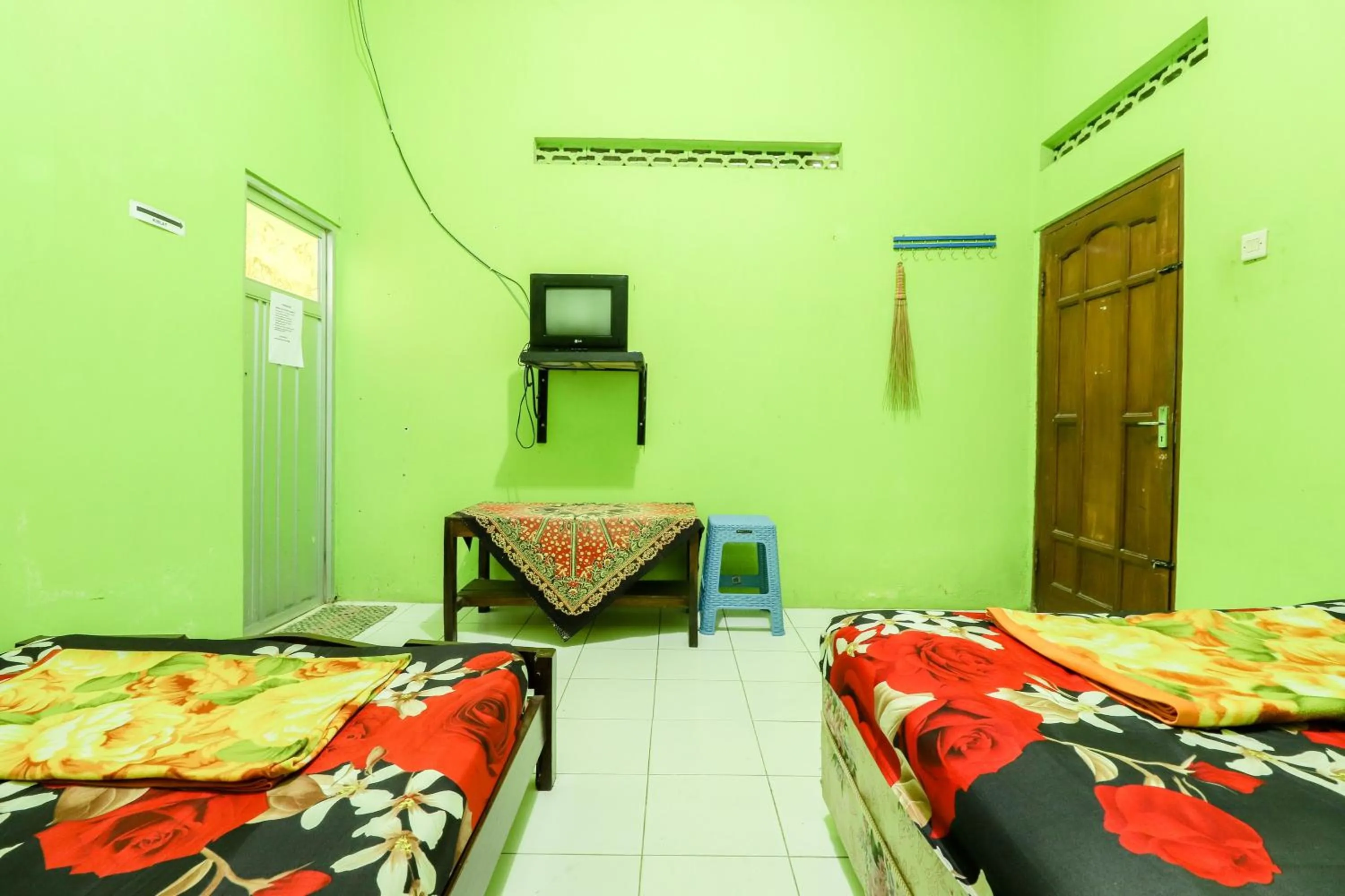 Photo of the whole room, Bed in Penginapan Roro Mendut Syariah