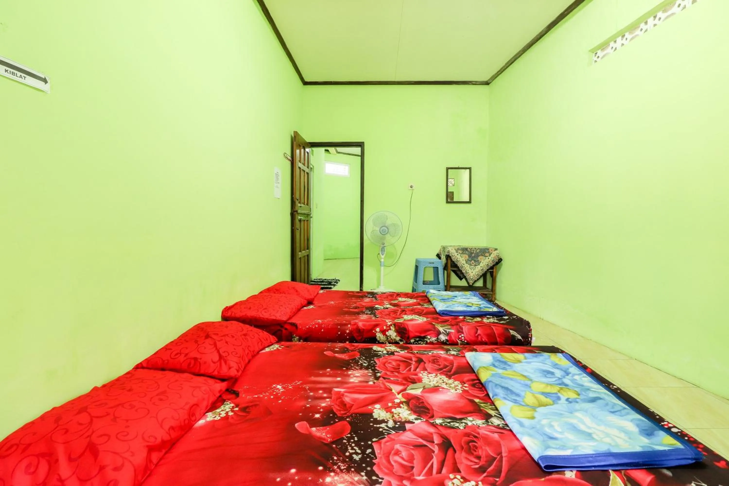 Photo of the whole room, Bed in Penginapan Roro Mendut Syariah