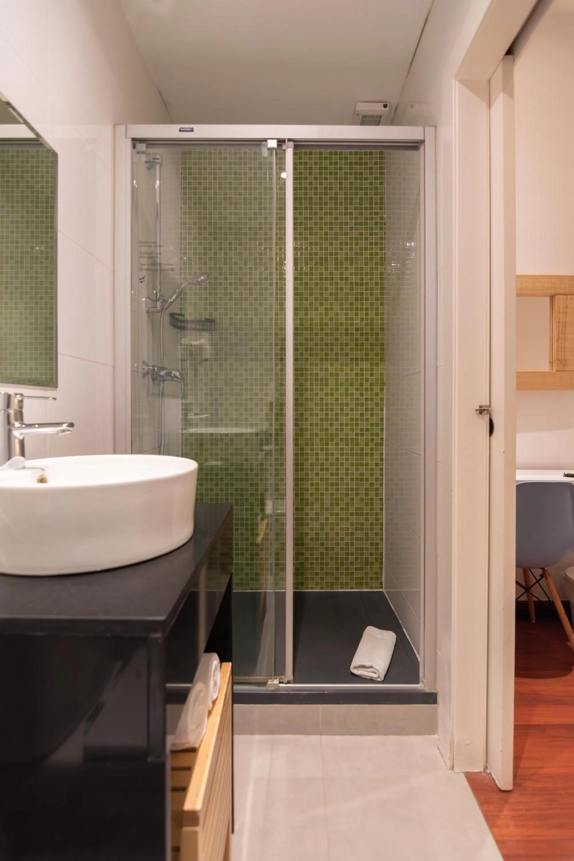 Bathroom, Bed in The Central House Barcelona Gracia