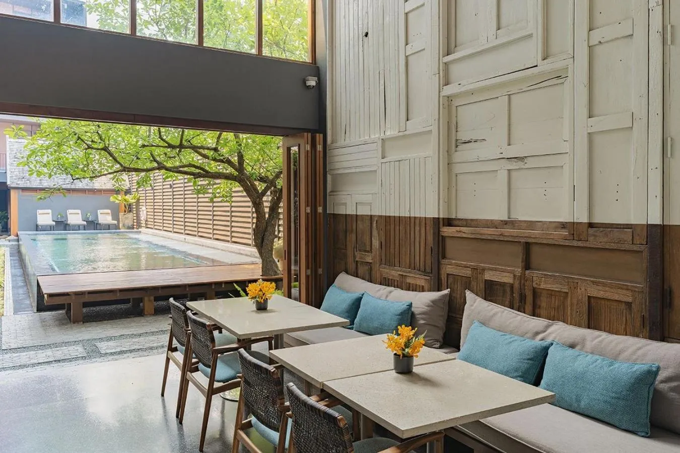 Property building in Hotel Loy Chiang Mai