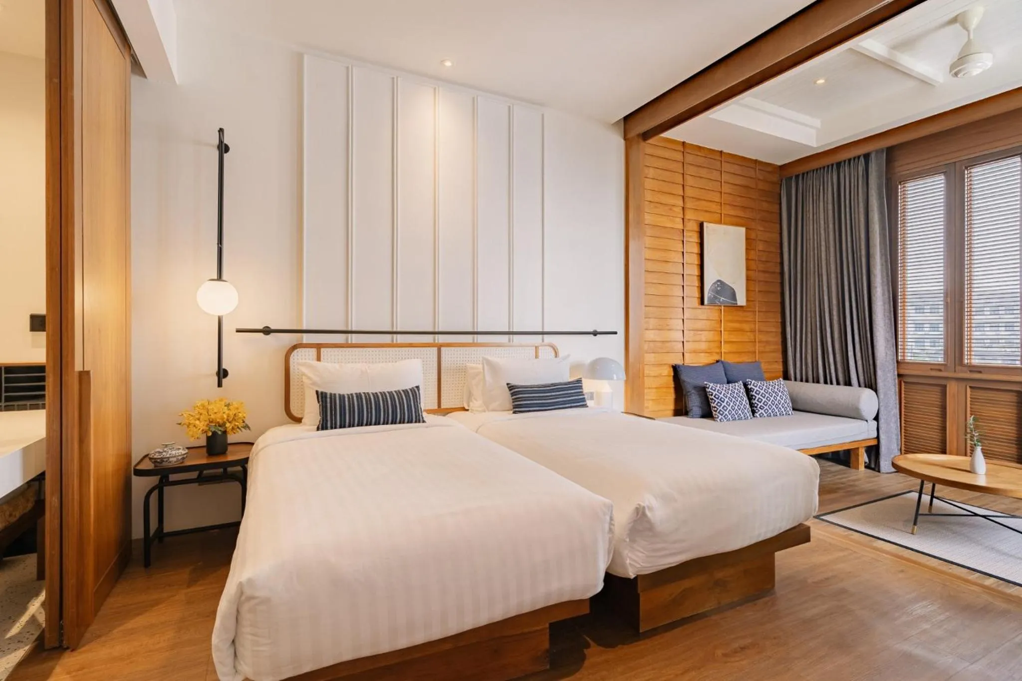 Photo of the whole room, Bed in Hotel Loy Chiang Mai