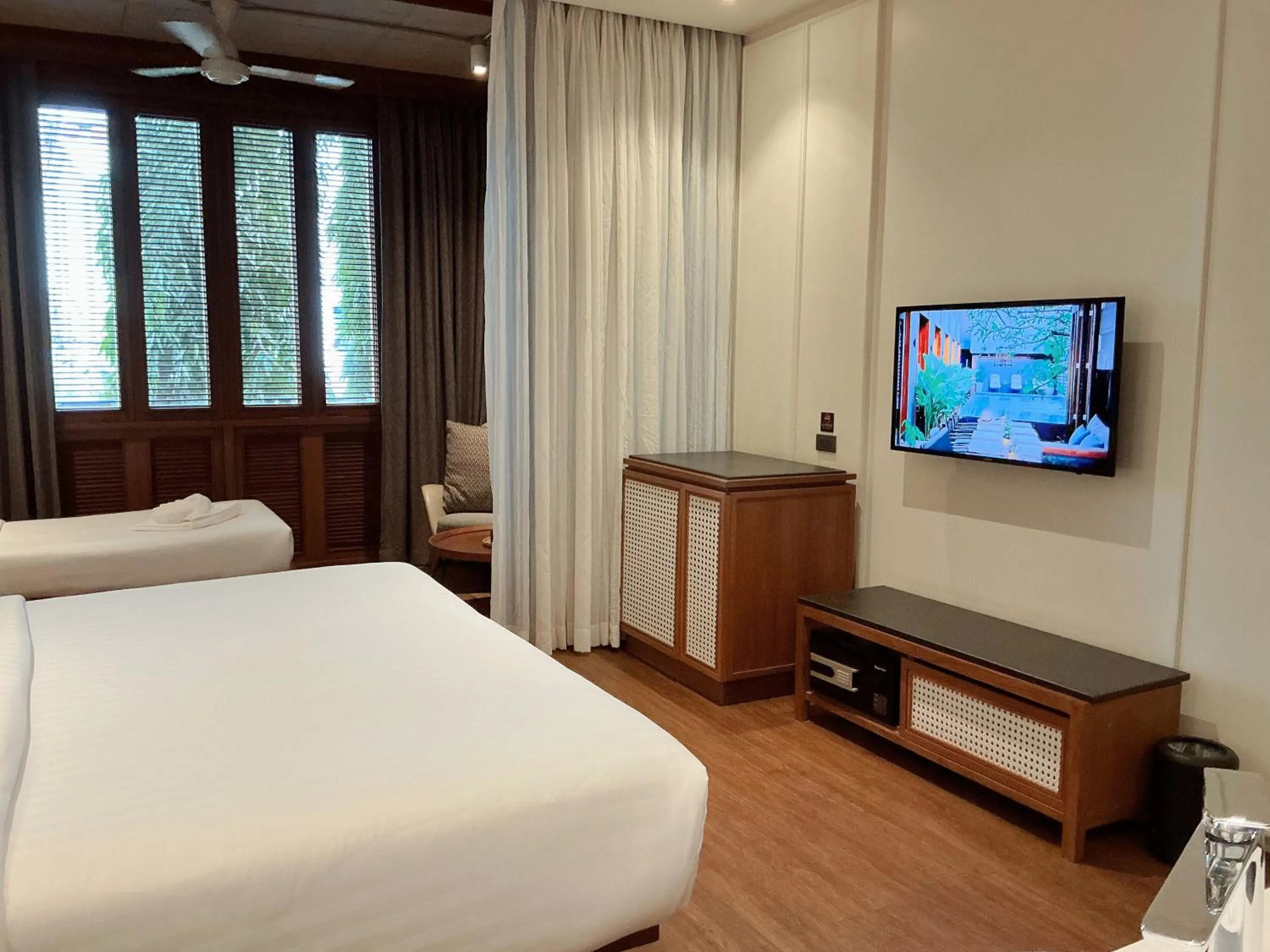 Bedroom, Bed in Hotel Loy Chiang Mai