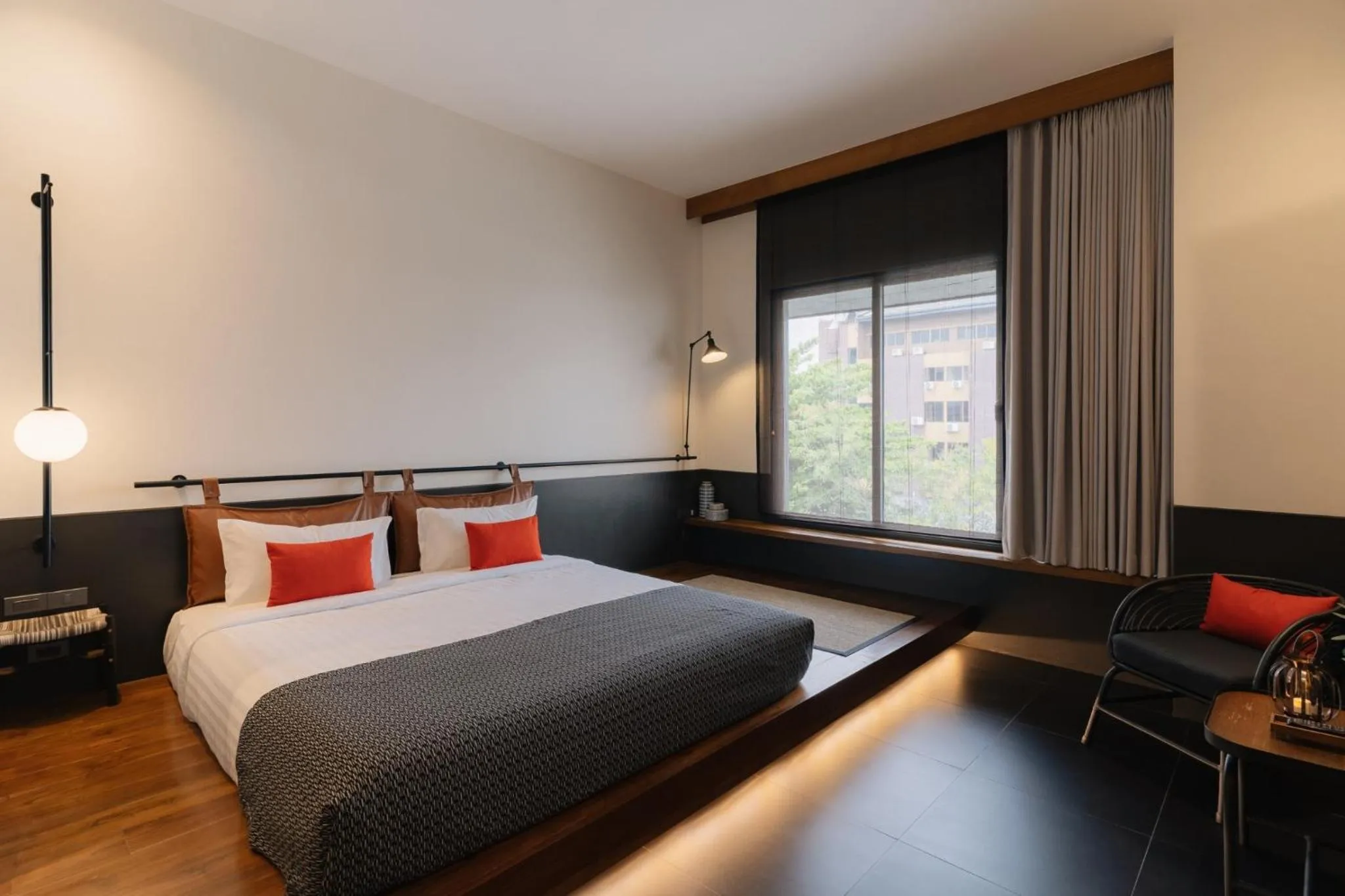 Photo of the whole room, Bed in Hotel Loy Chiang Mai