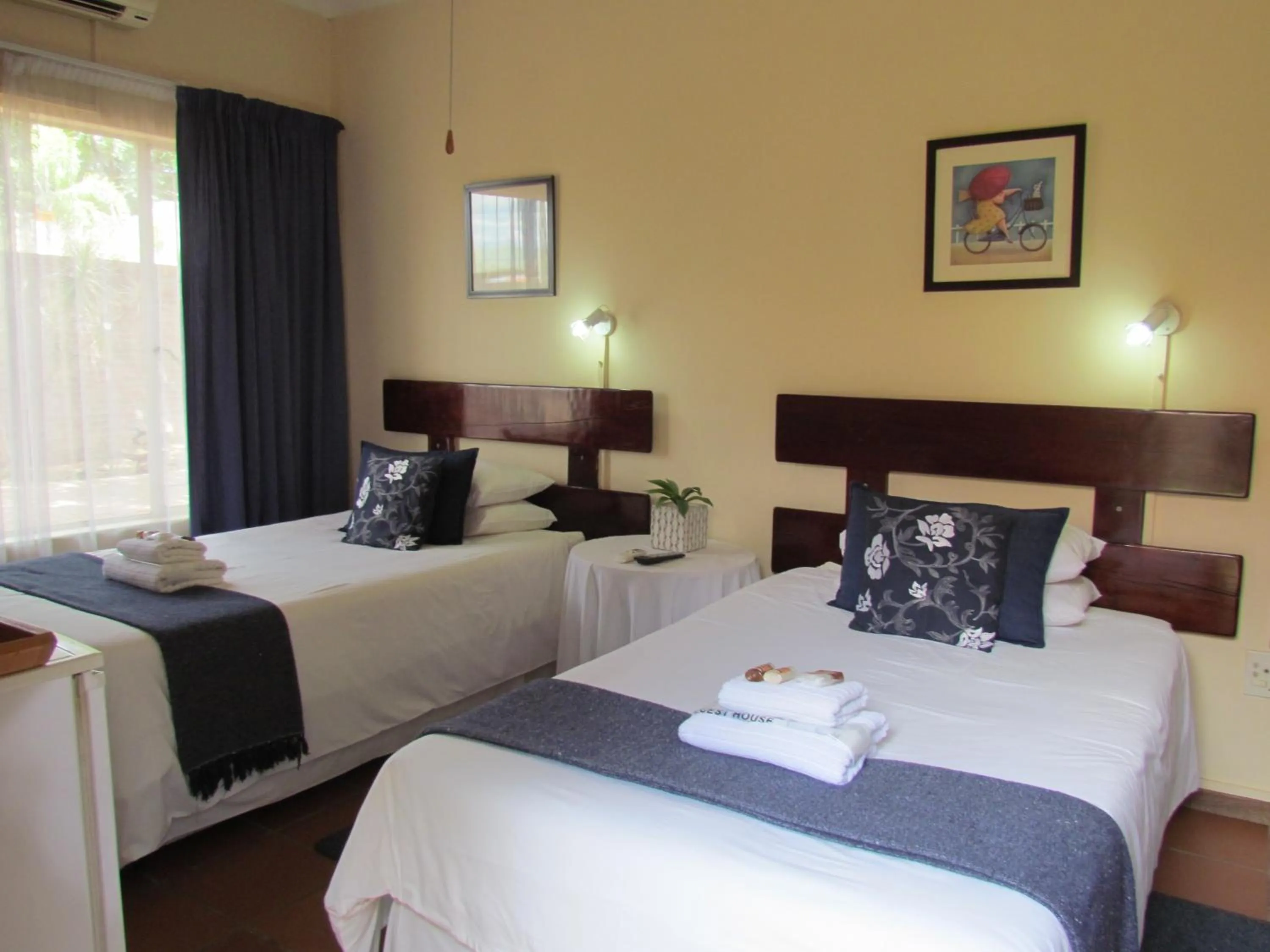 Bed in Ngwenya Boutique Hotel