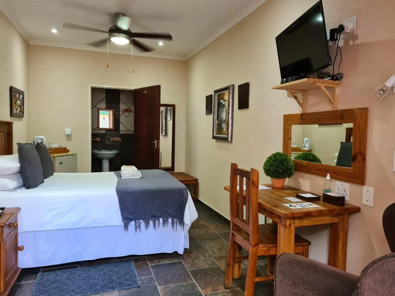 Bed in Ngwenya Boutique Hotel