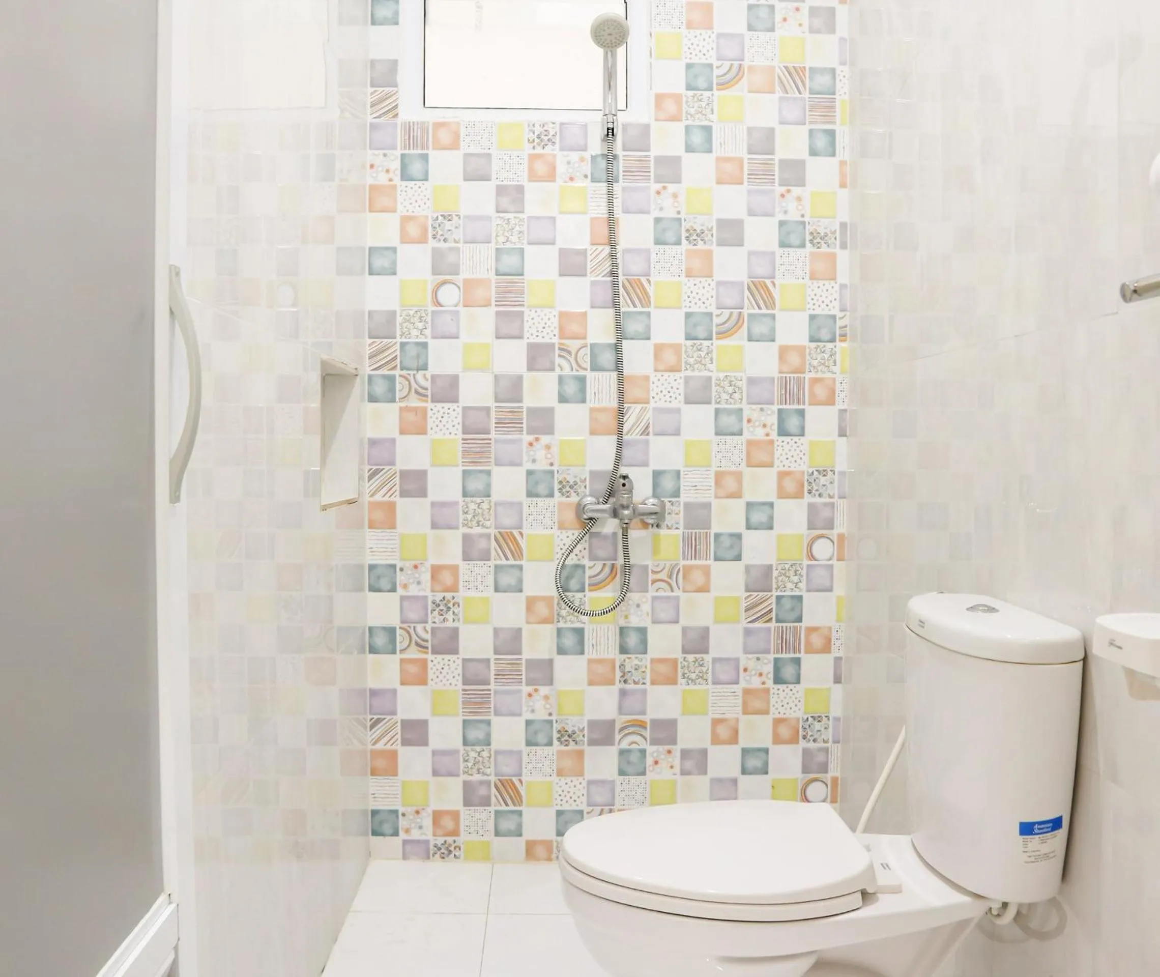 Bathroom in Hotel O Monalisa Residence And Cafe