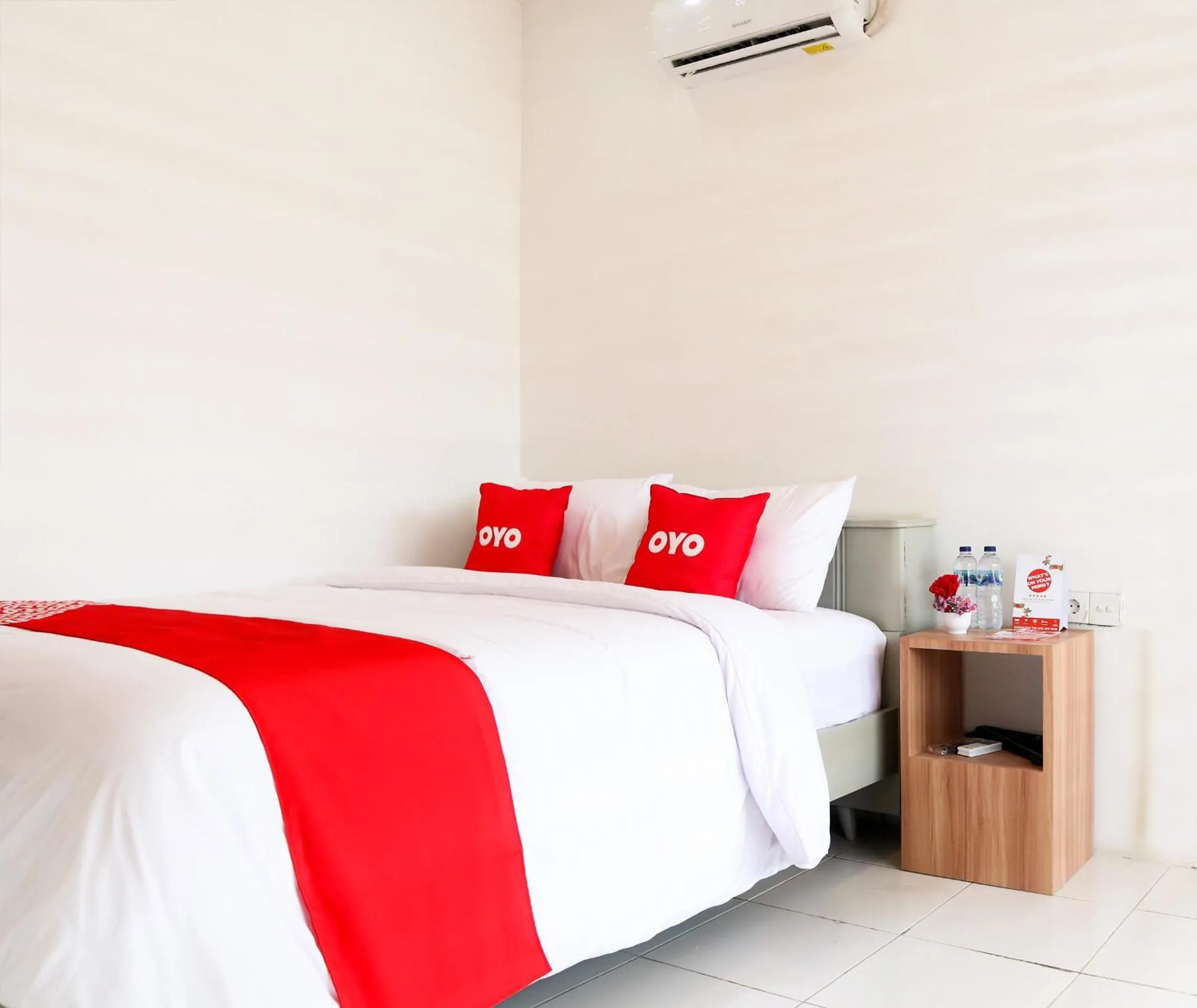 Bedroom in Hotel O Monalisa Residence And Cafe