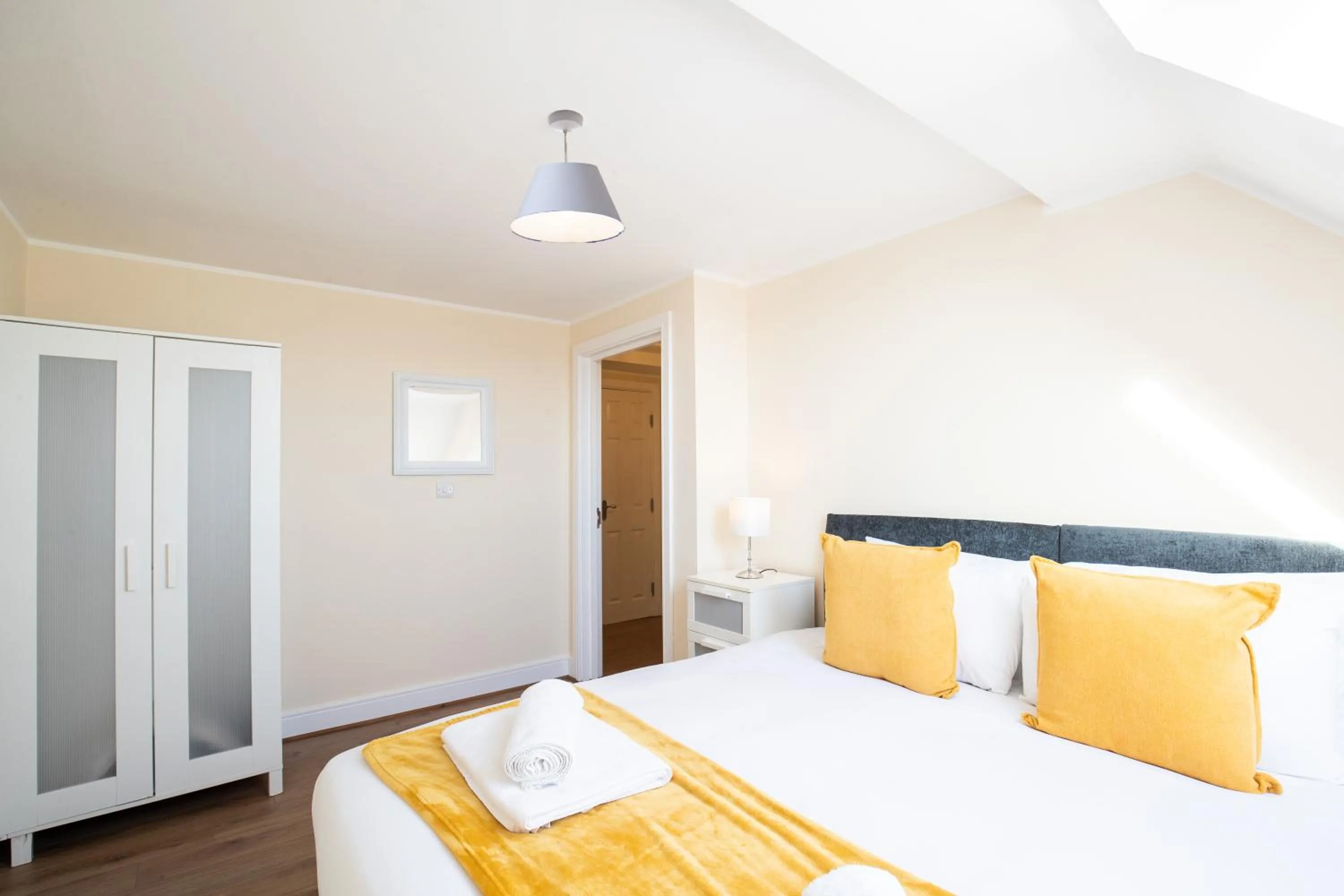 Bedroom, Bed in Velvet 2-bedroom apartment, Clockhouse, Hoddesdon