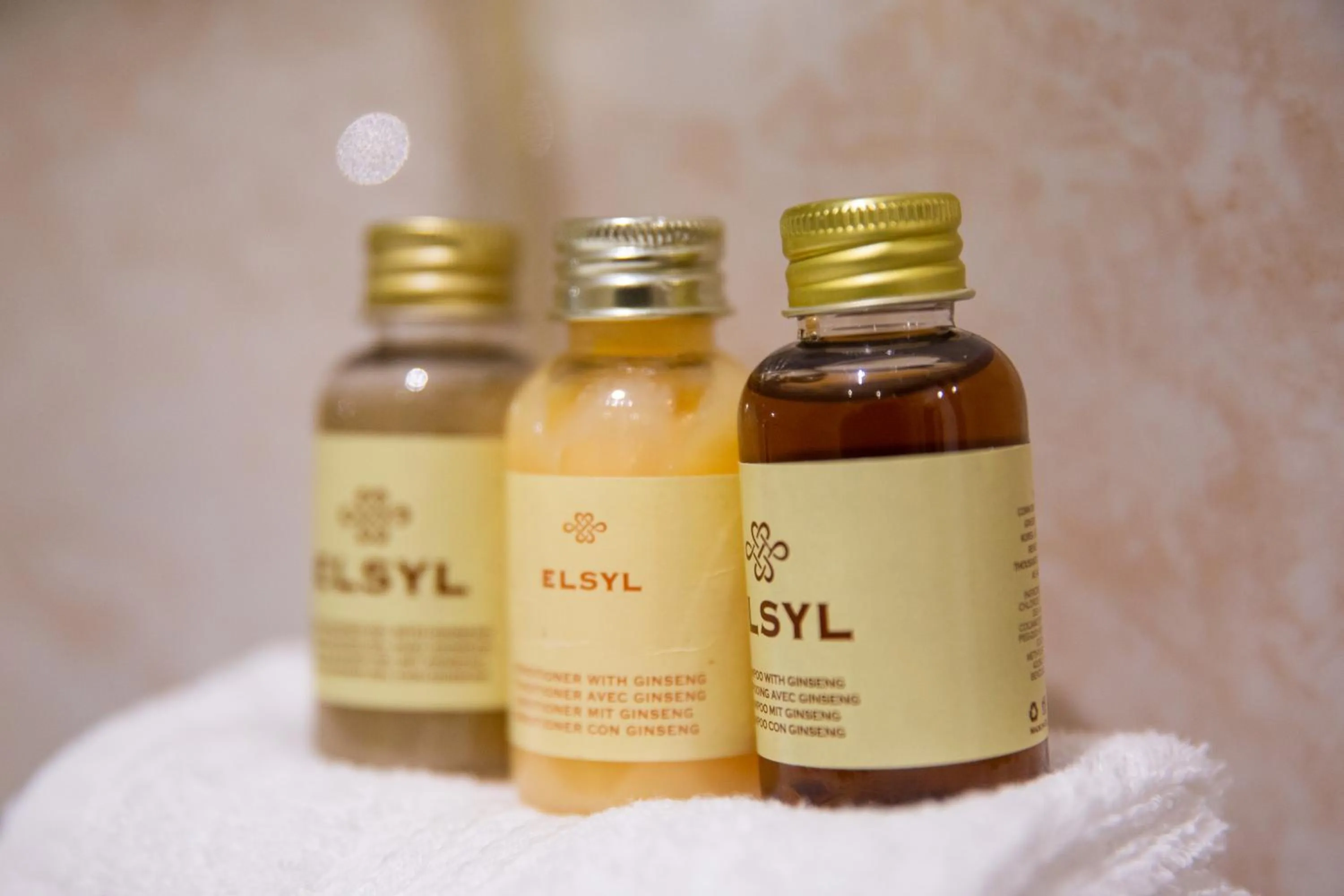 Bathroom in Velvet 2-bedroom apartment, Clockhouse, Hoddesdon