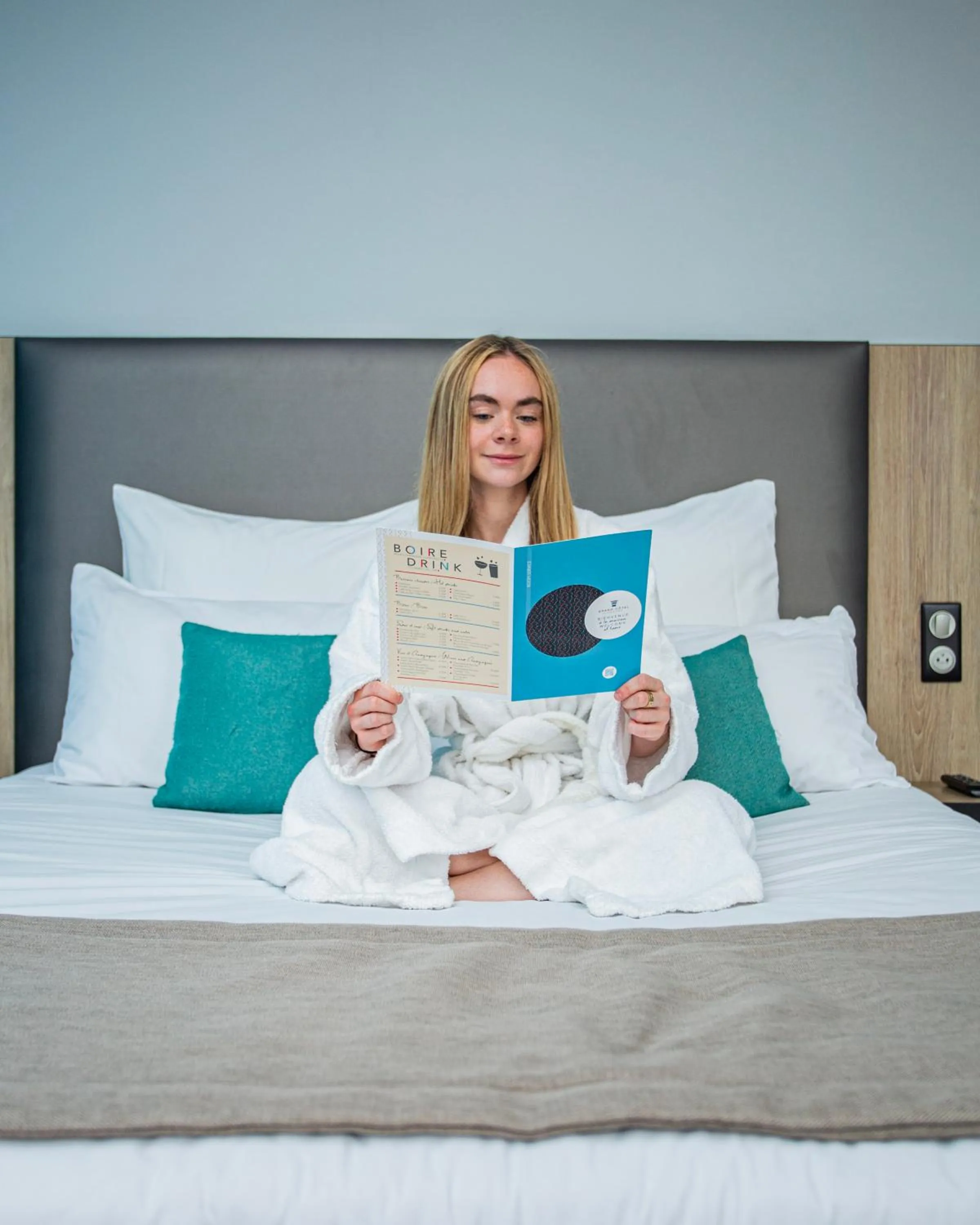 Bed in Grand Hôtel Clichy Paris