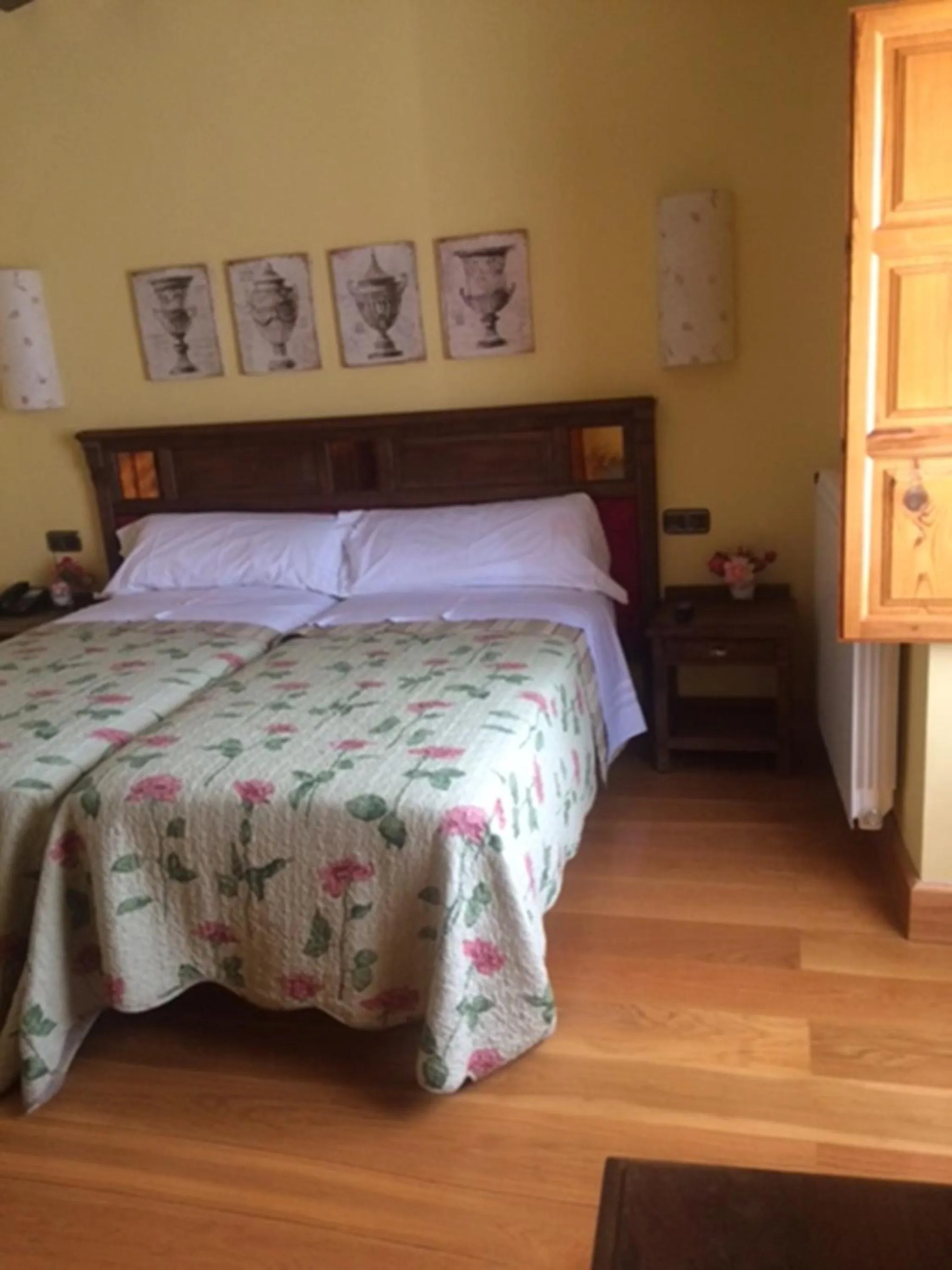 Bed in Villa Ferrera Posada Rural