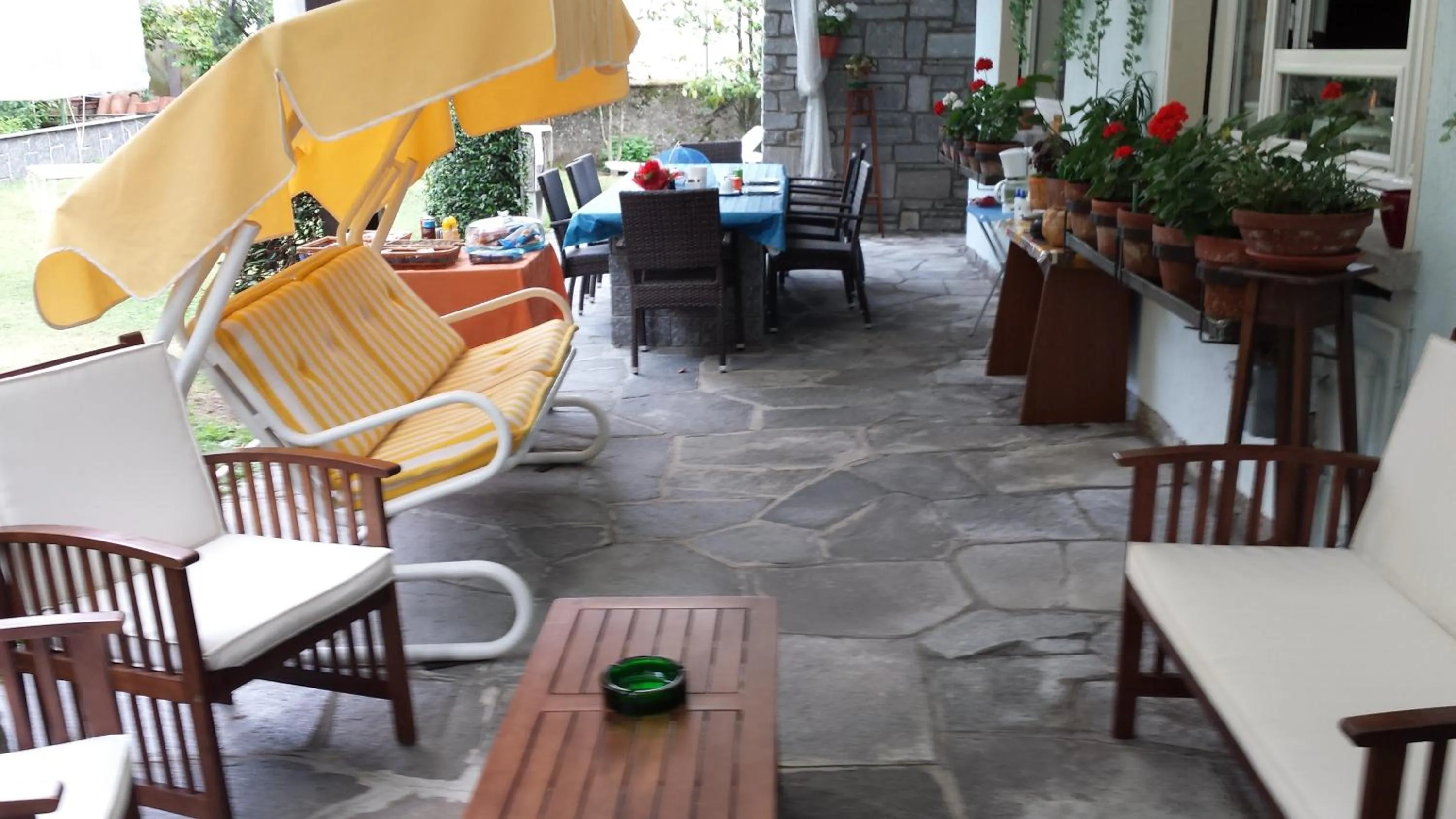 Patio in Bed & Breakfast Gli Oleandri