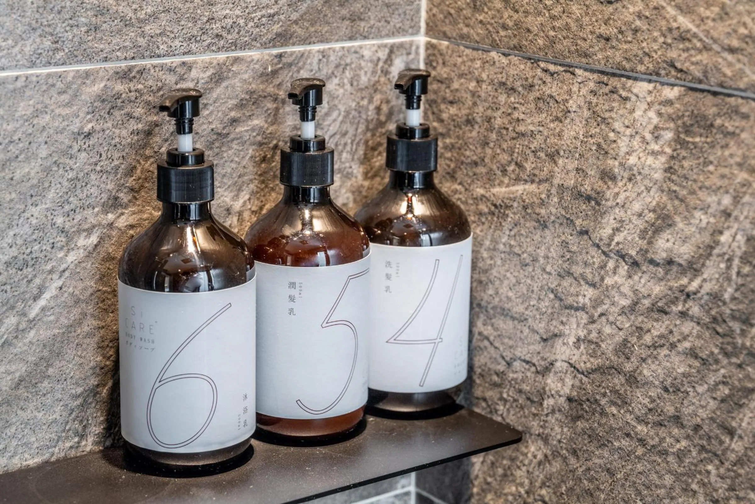 Bathroom in SI Hotel