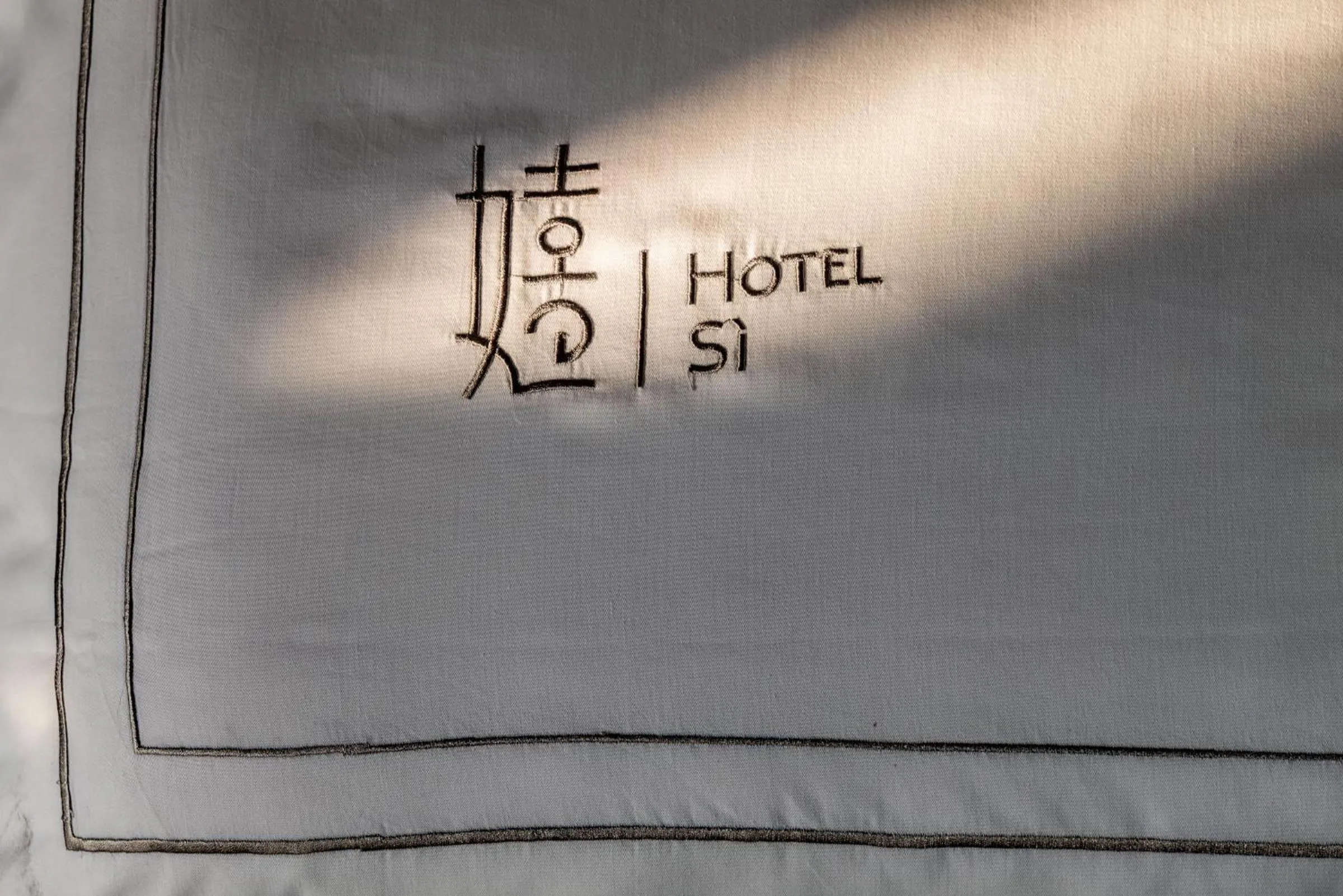 Property logo or sign in SI Hotel