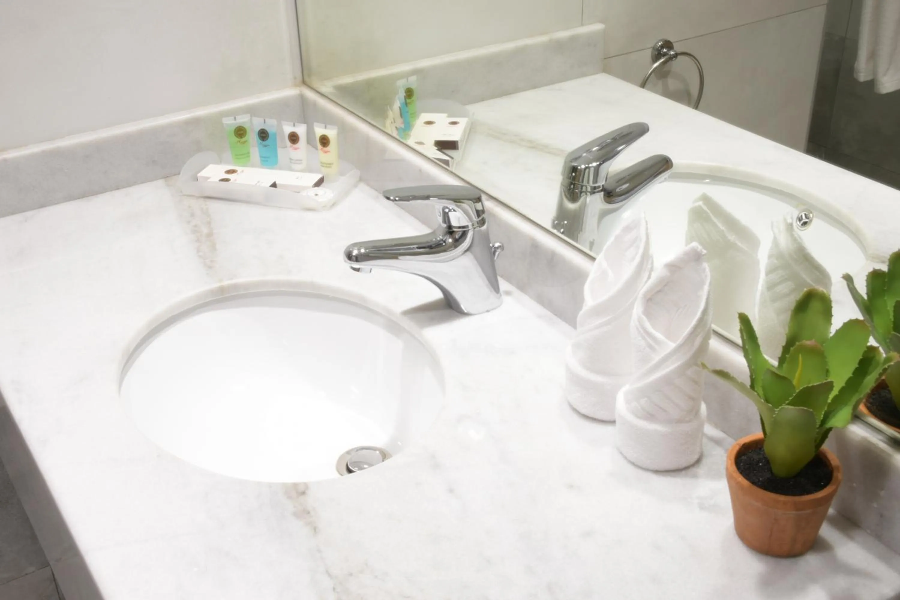 Bathroom in Touq Al Balad Hotel