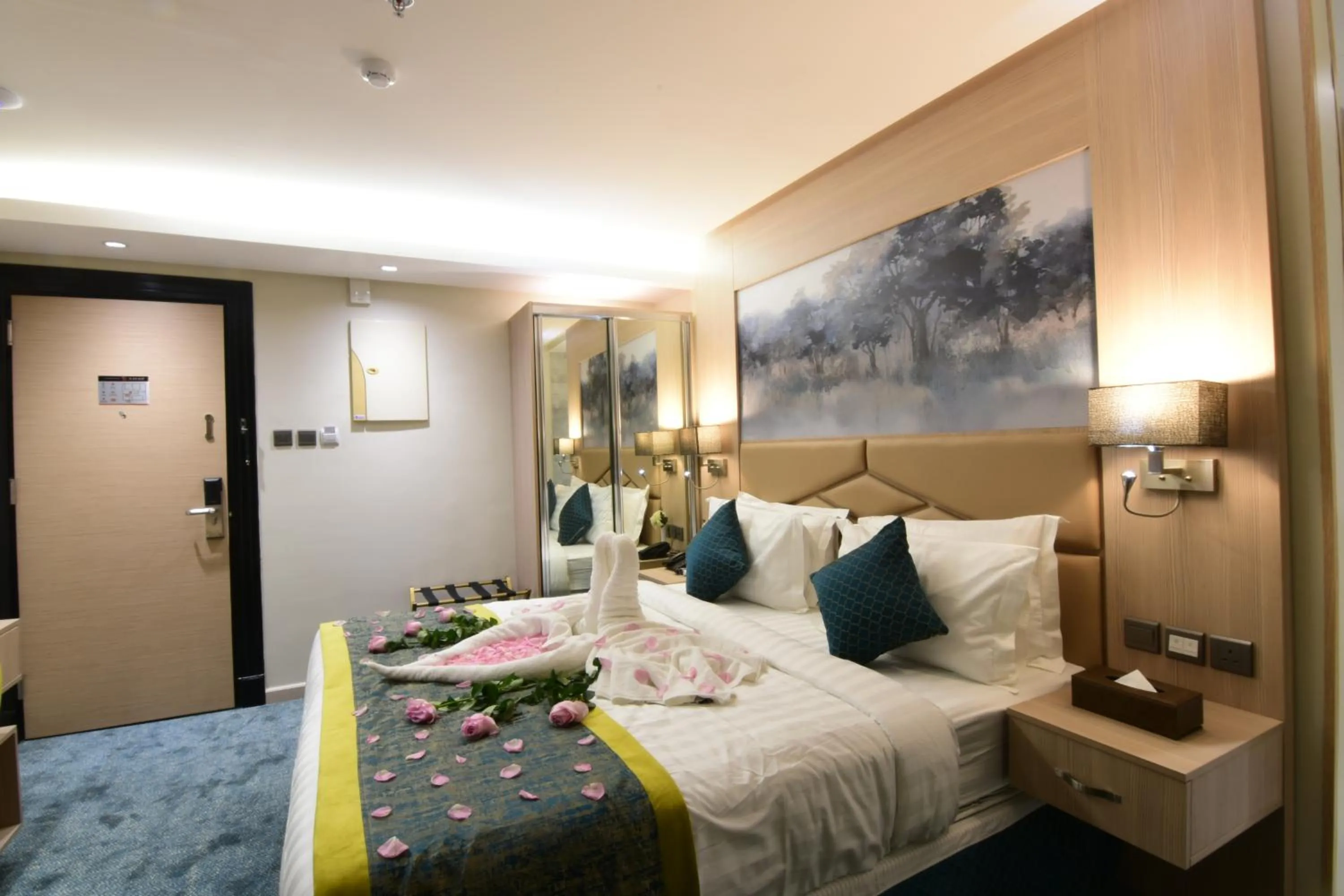 Photo of the whole room, Bed in Touq Al Balad Hotel