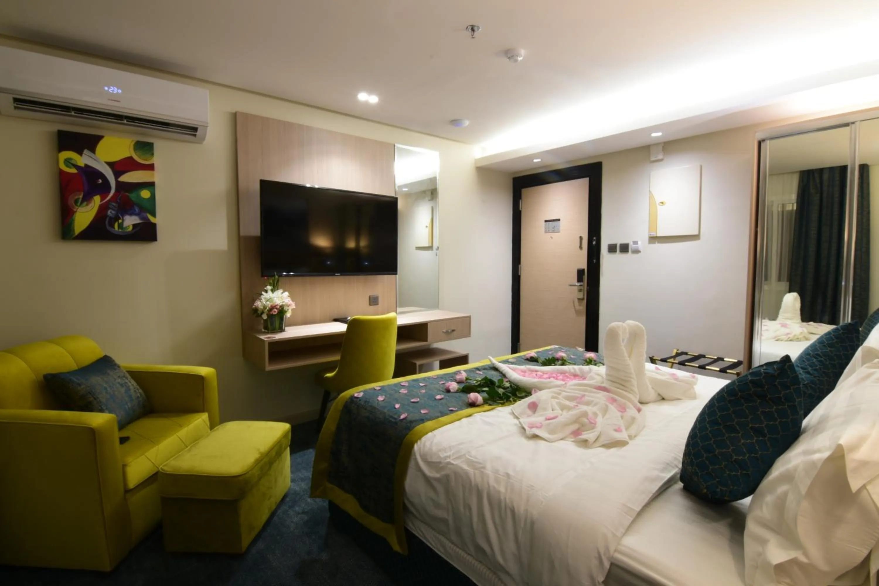 Photo of the whole room, Bed in Touq Al Balad Hotel