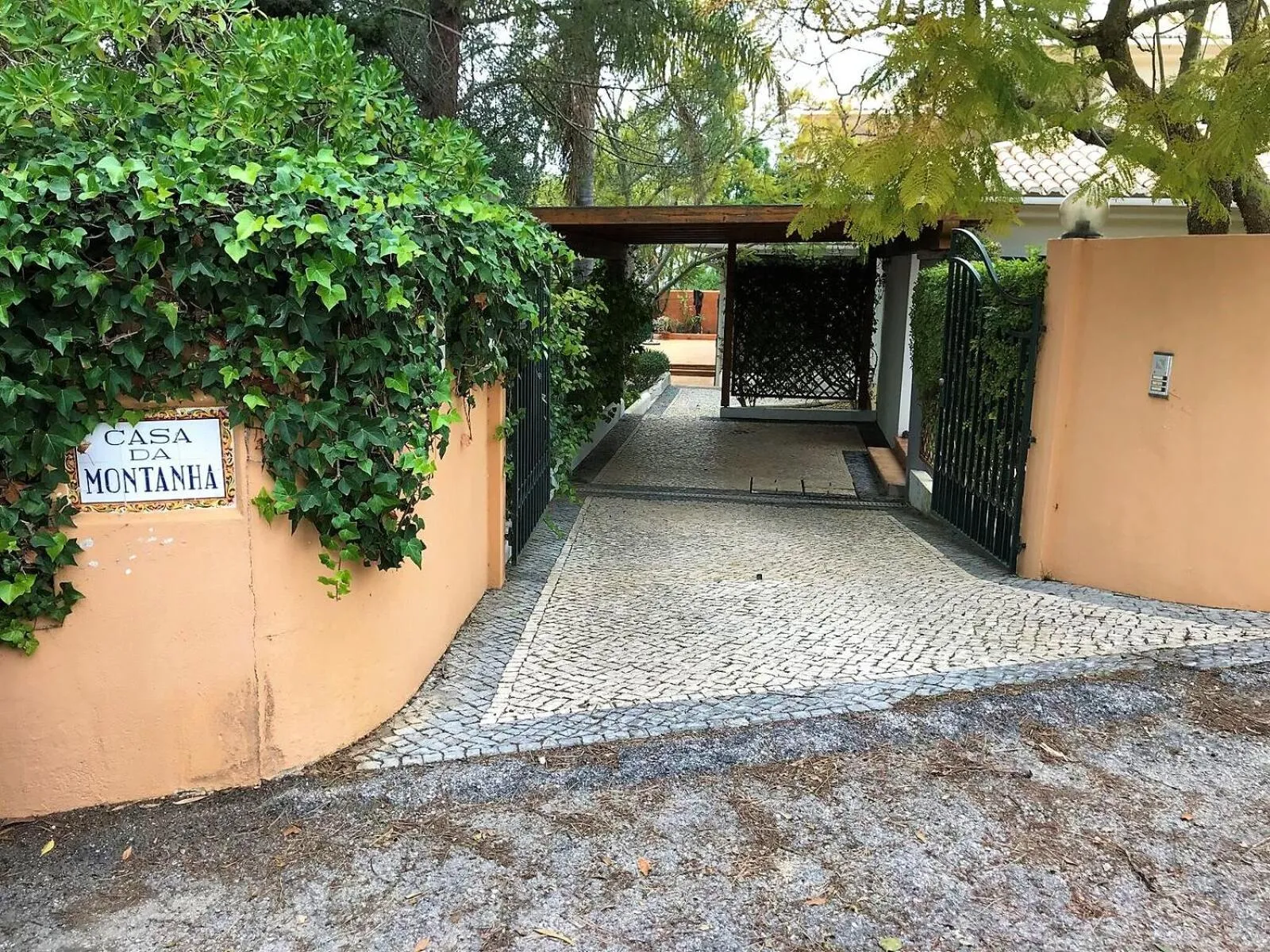 Facade/entrance in Casa da Montanha