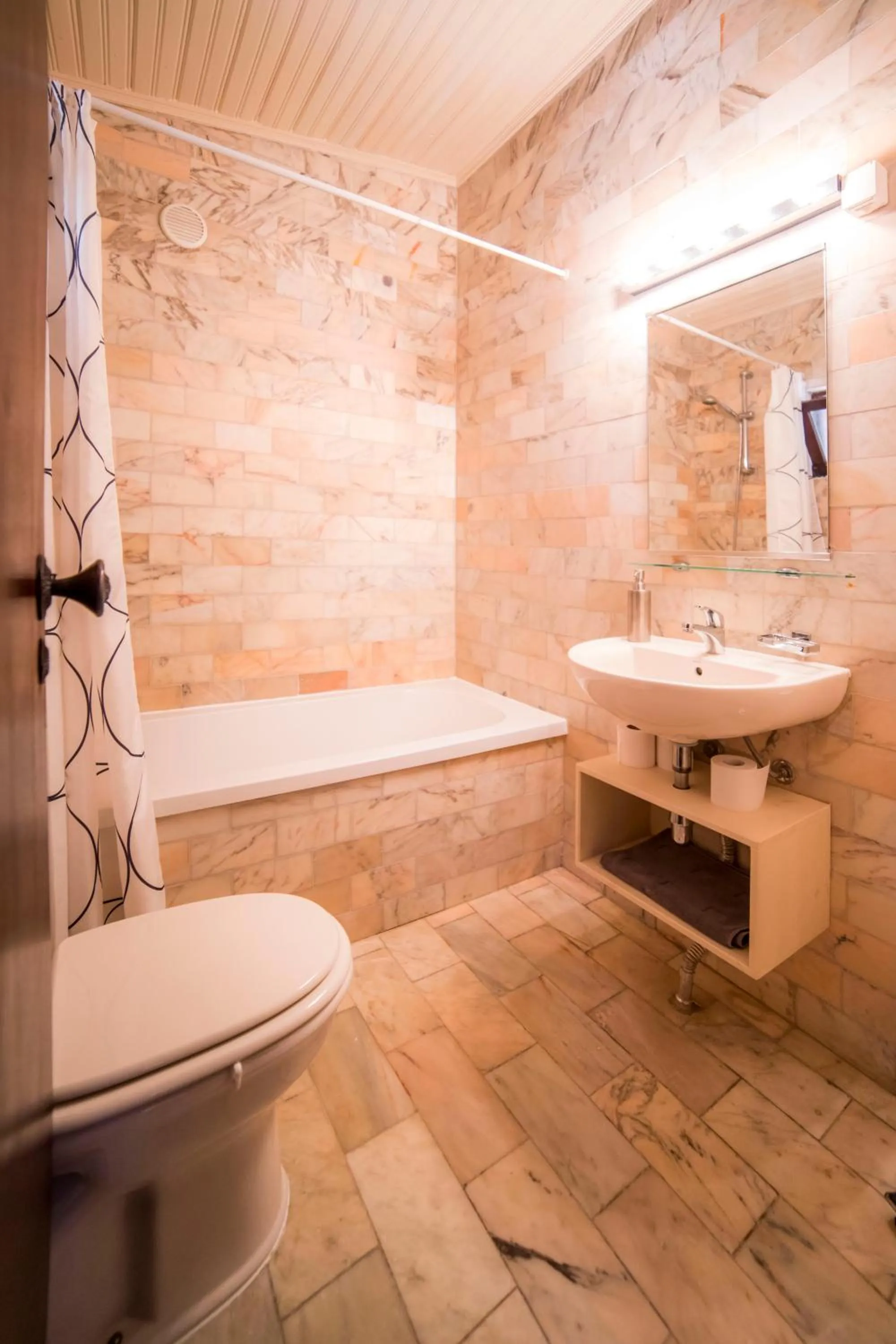 Shower in Casa da Montanha