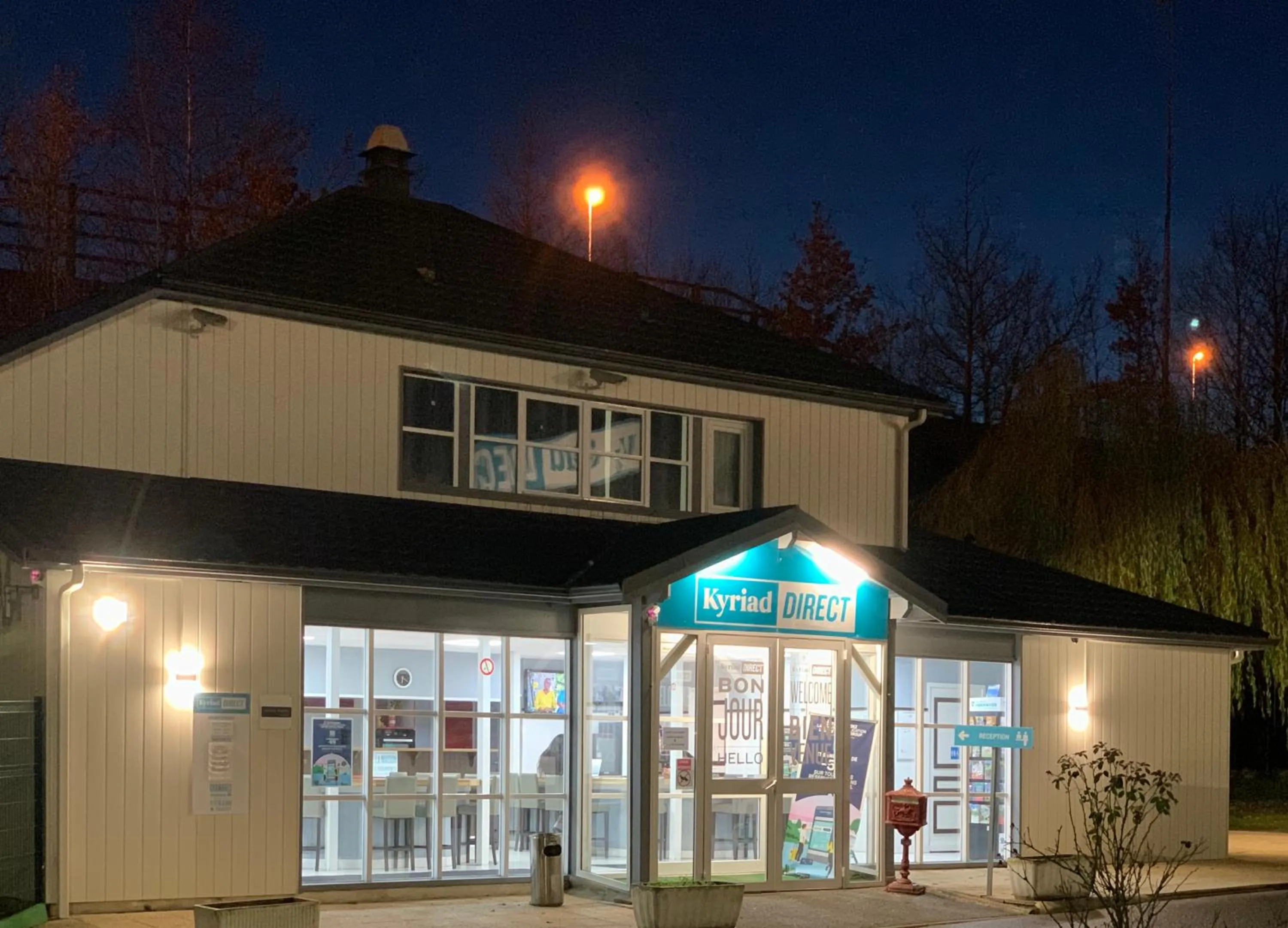 Property building in Kyriad Direct Val de Reuil