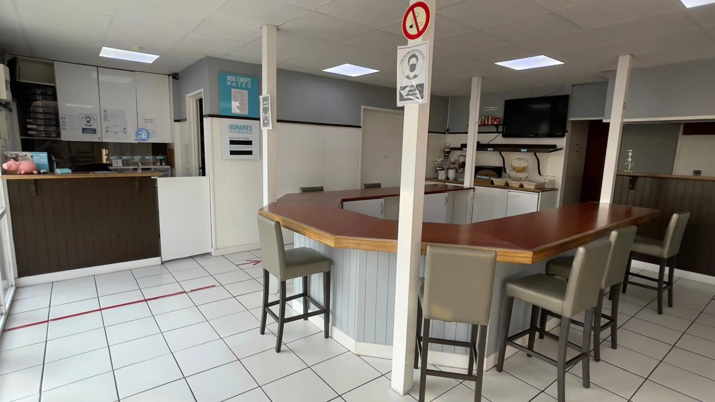 Breakfast in Kyriad Direct Val de Reuil