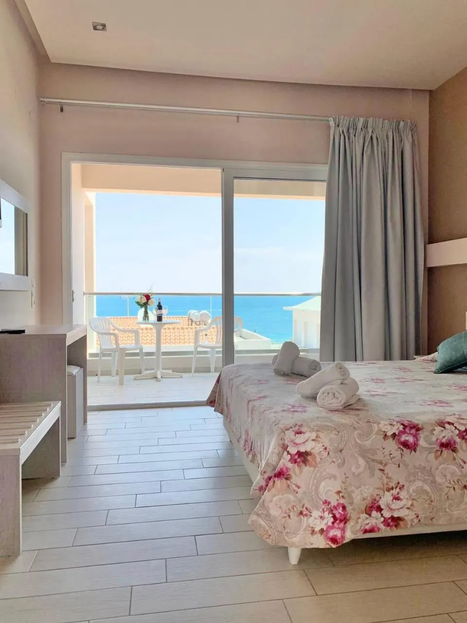 Bed in Saradari Beach Hotel - Adults Only