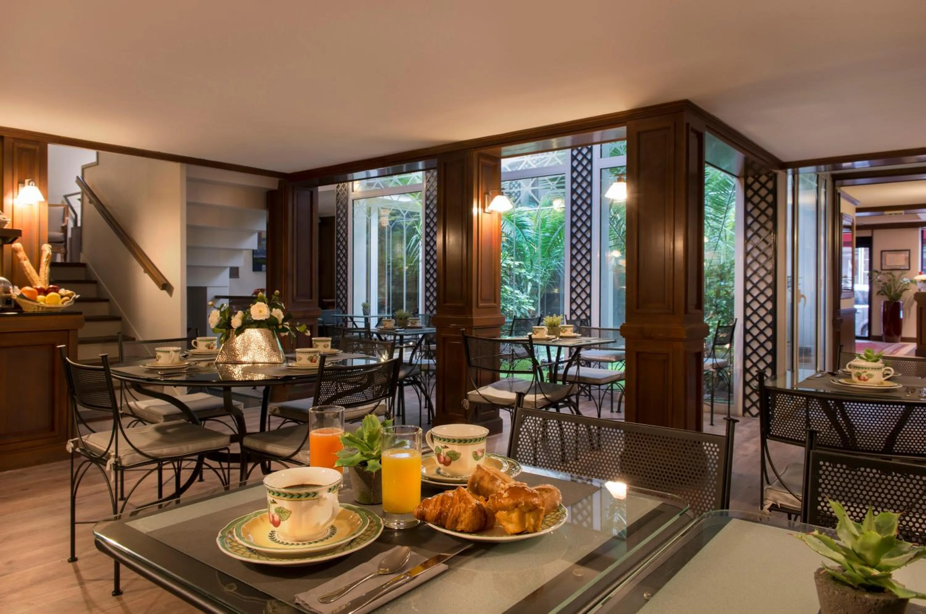 Restaurant/places to eat in Apollinaire