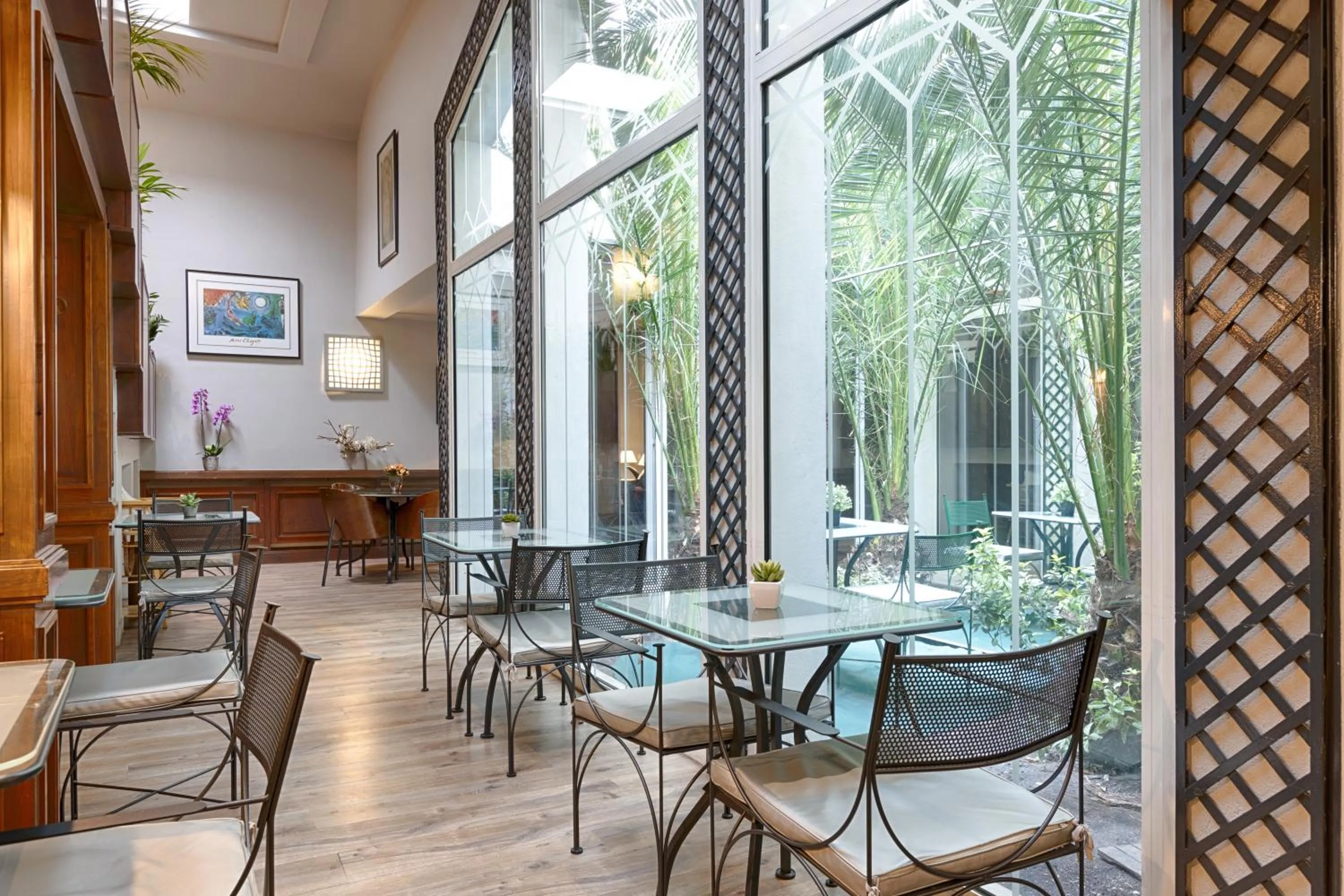 Patio in Apollinaire