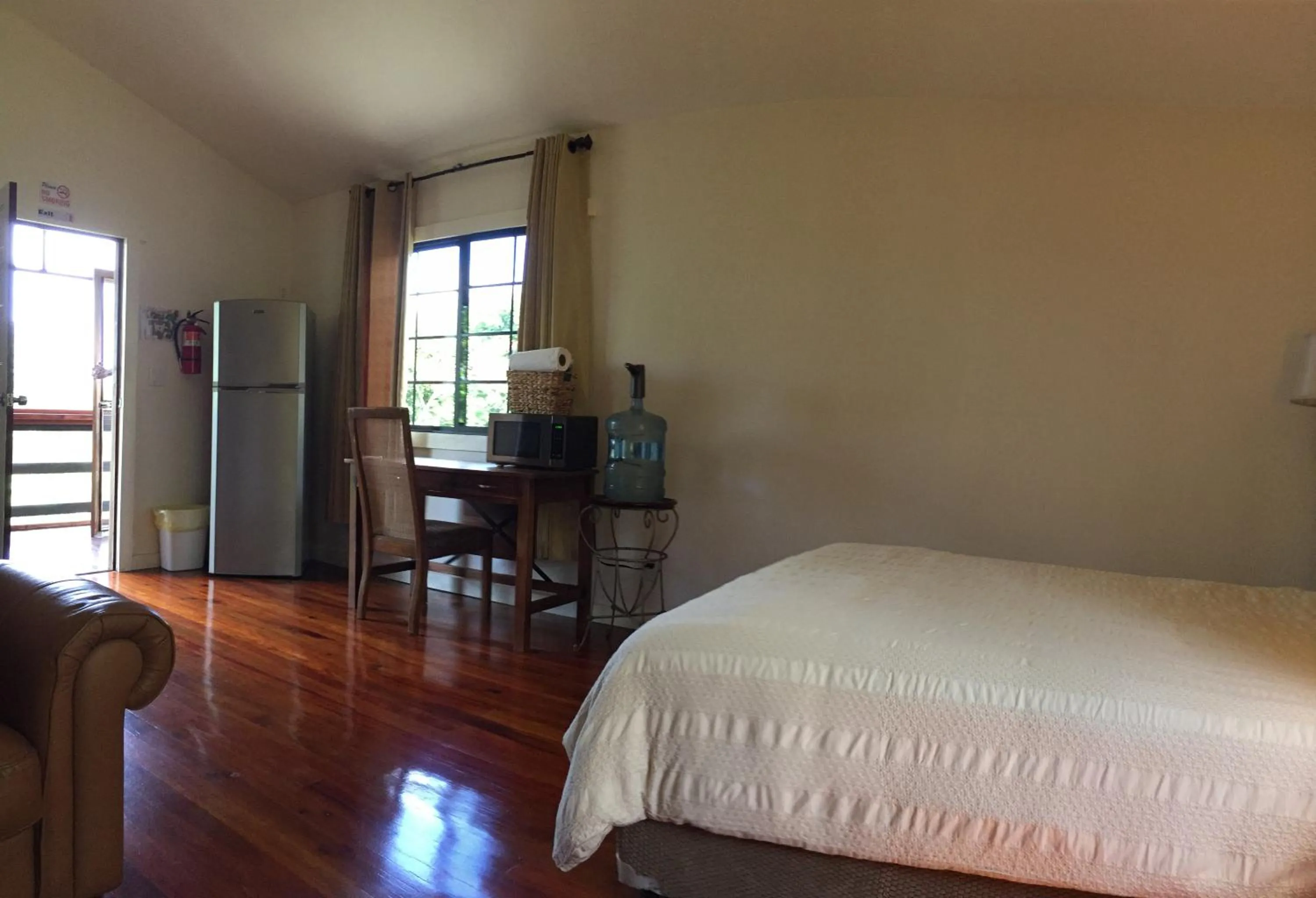 minibar, Bed in Santa Cruz Cabins