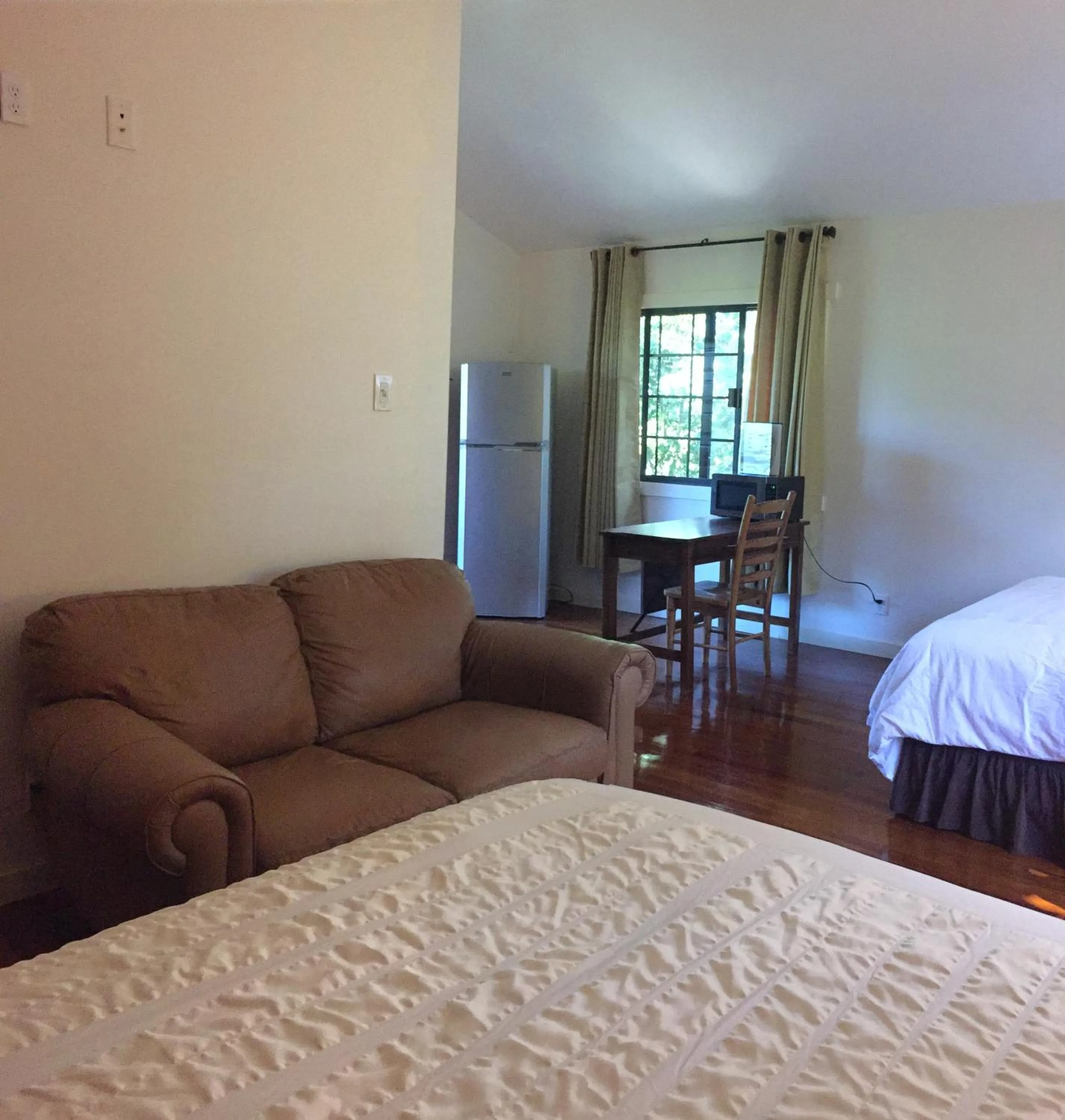 Photo of the whole room, Bed in Santa Cruz Cabins