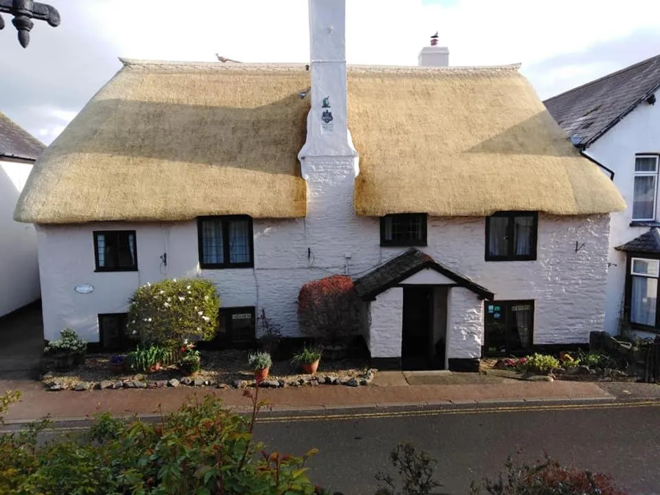 Facade/entrance in Myrtle Cottage B&B