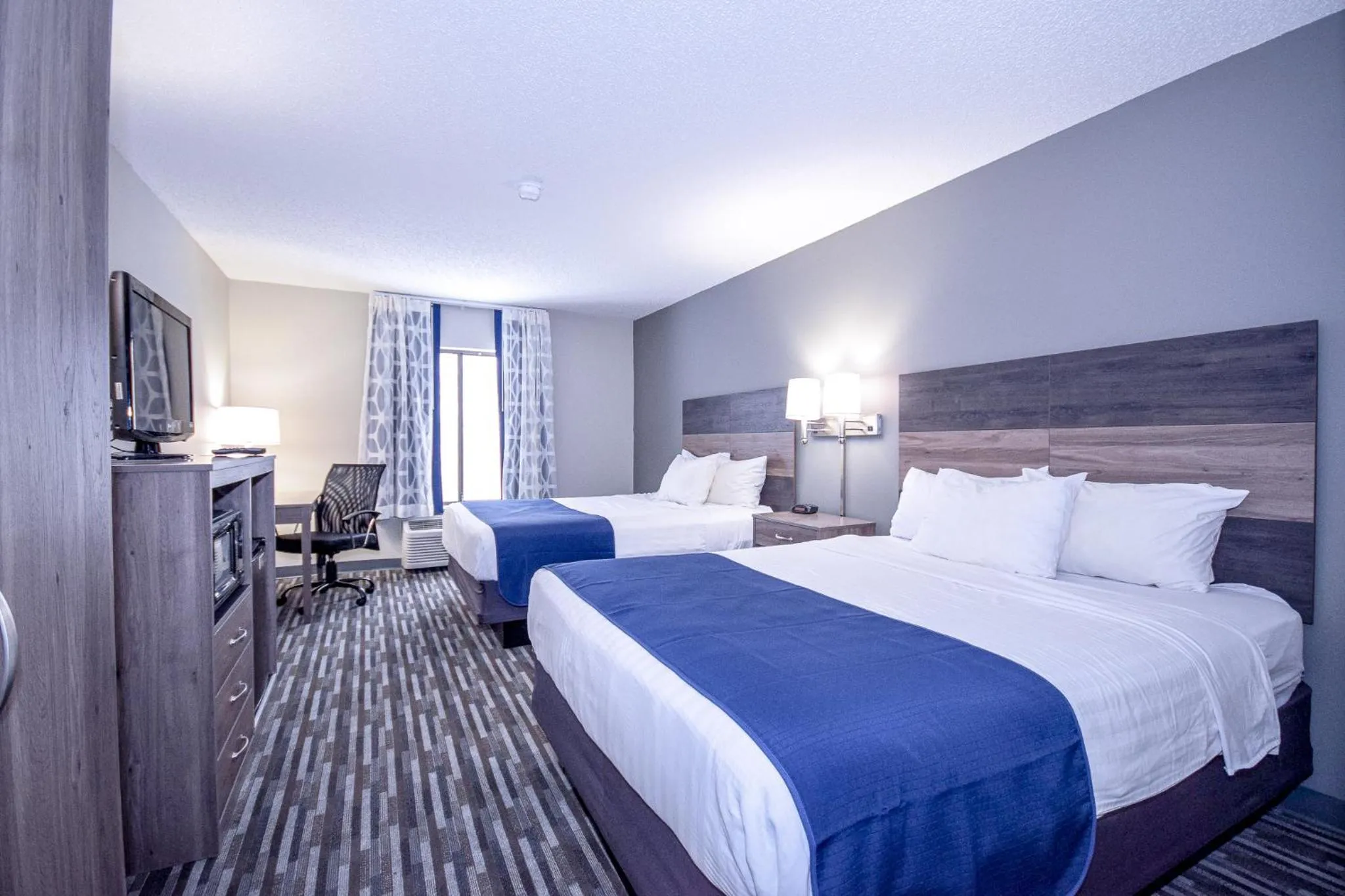 Photo of the whole room, Bed in Days Inn & Suites by Wyndham Wisconsin Dells
